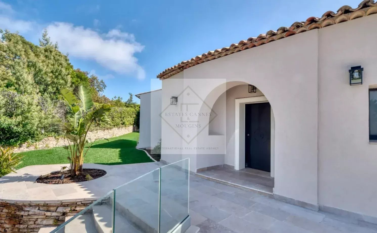 LOCATION À L’ANNÉE | VILLA D’EXCEPTION AVEC VUE MER & TENNIS PRIVÉ — photo 12