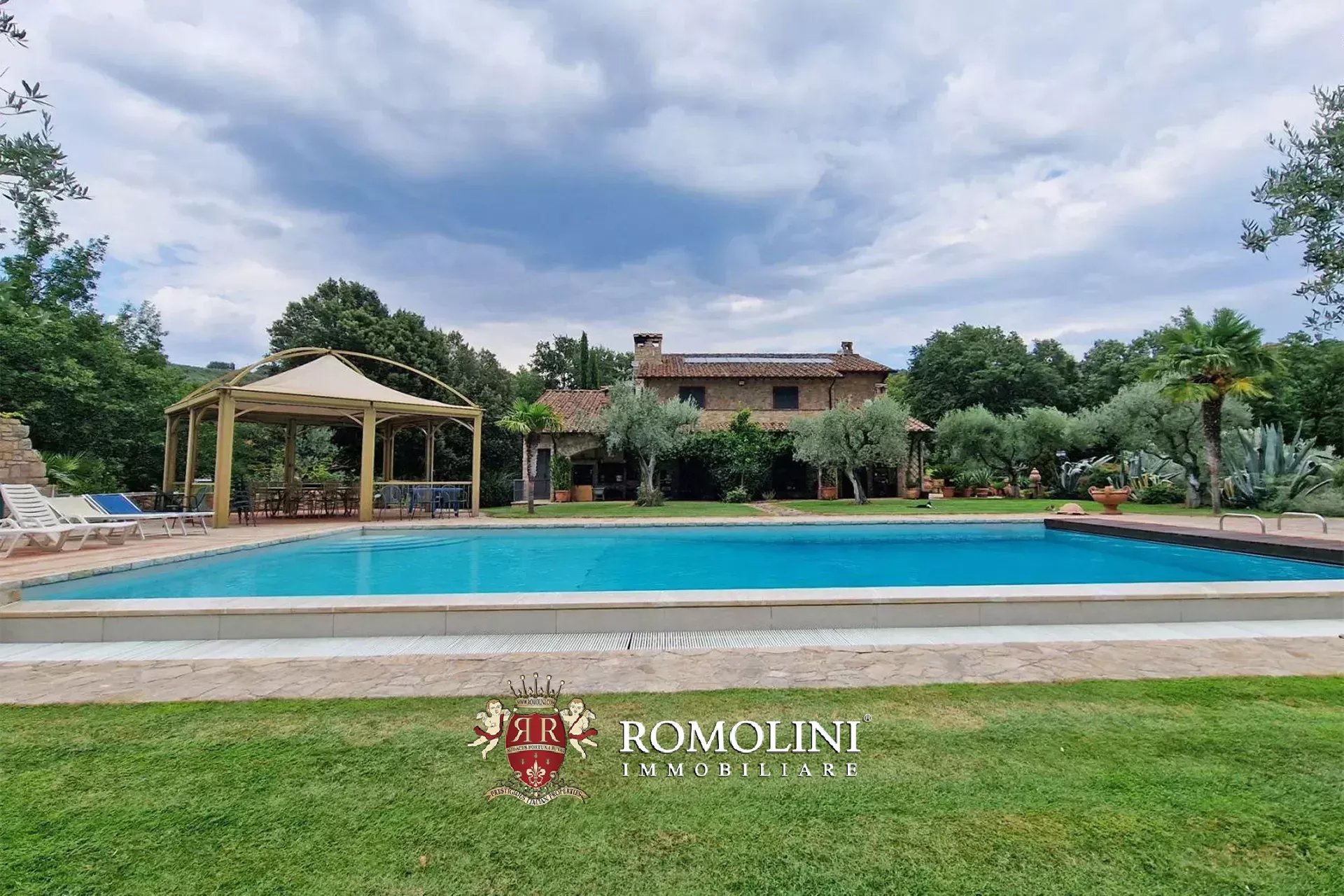 7 Bedroom Villa/Townhouse's Image 10