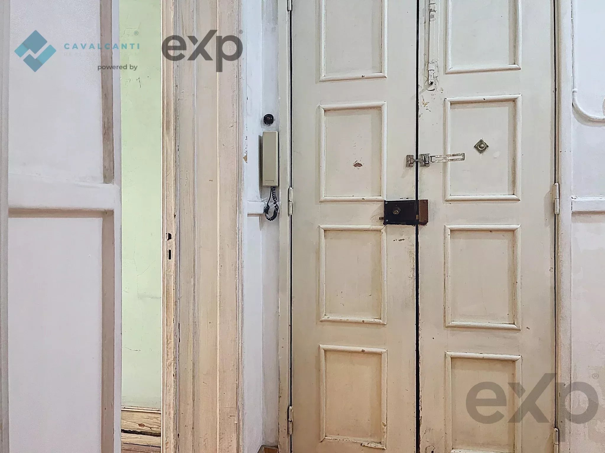 3-bedroom with charm and patio for renovation – Lisbon 86916807 image 3