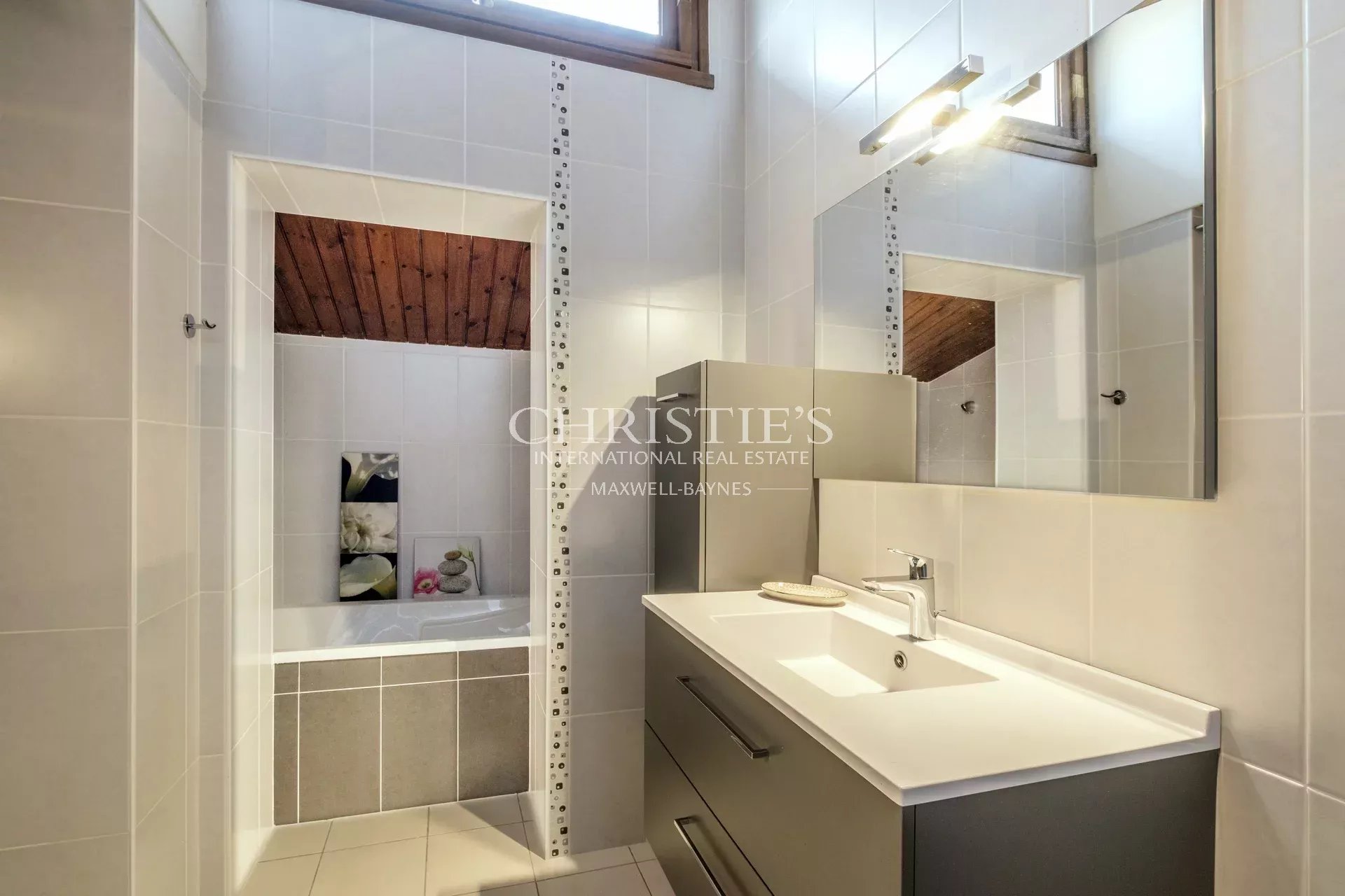 5 Bedroom Villa/Townhouse's Image 11