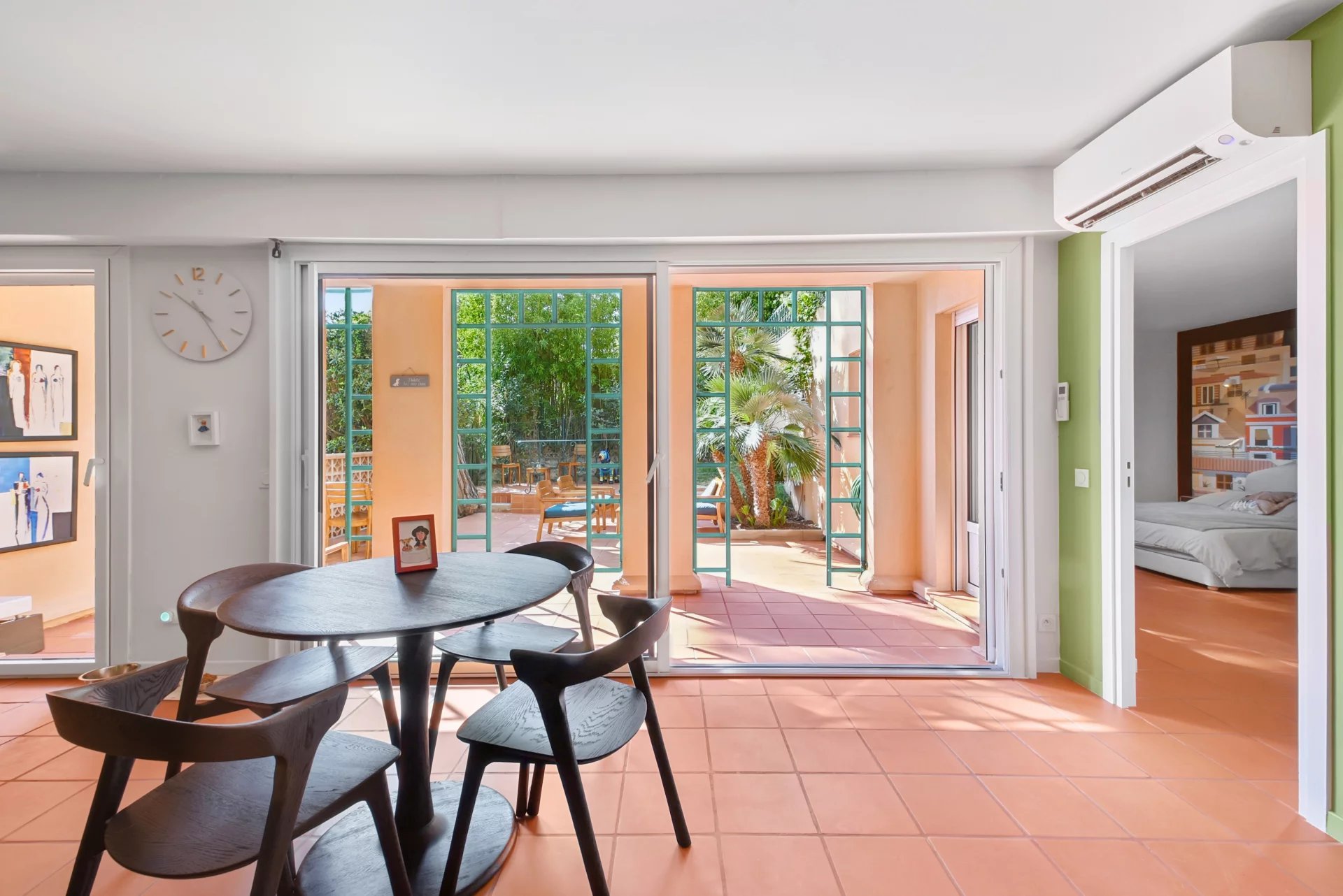 Appartement rénové d'une chambre avec grande terrasse orientée au sud