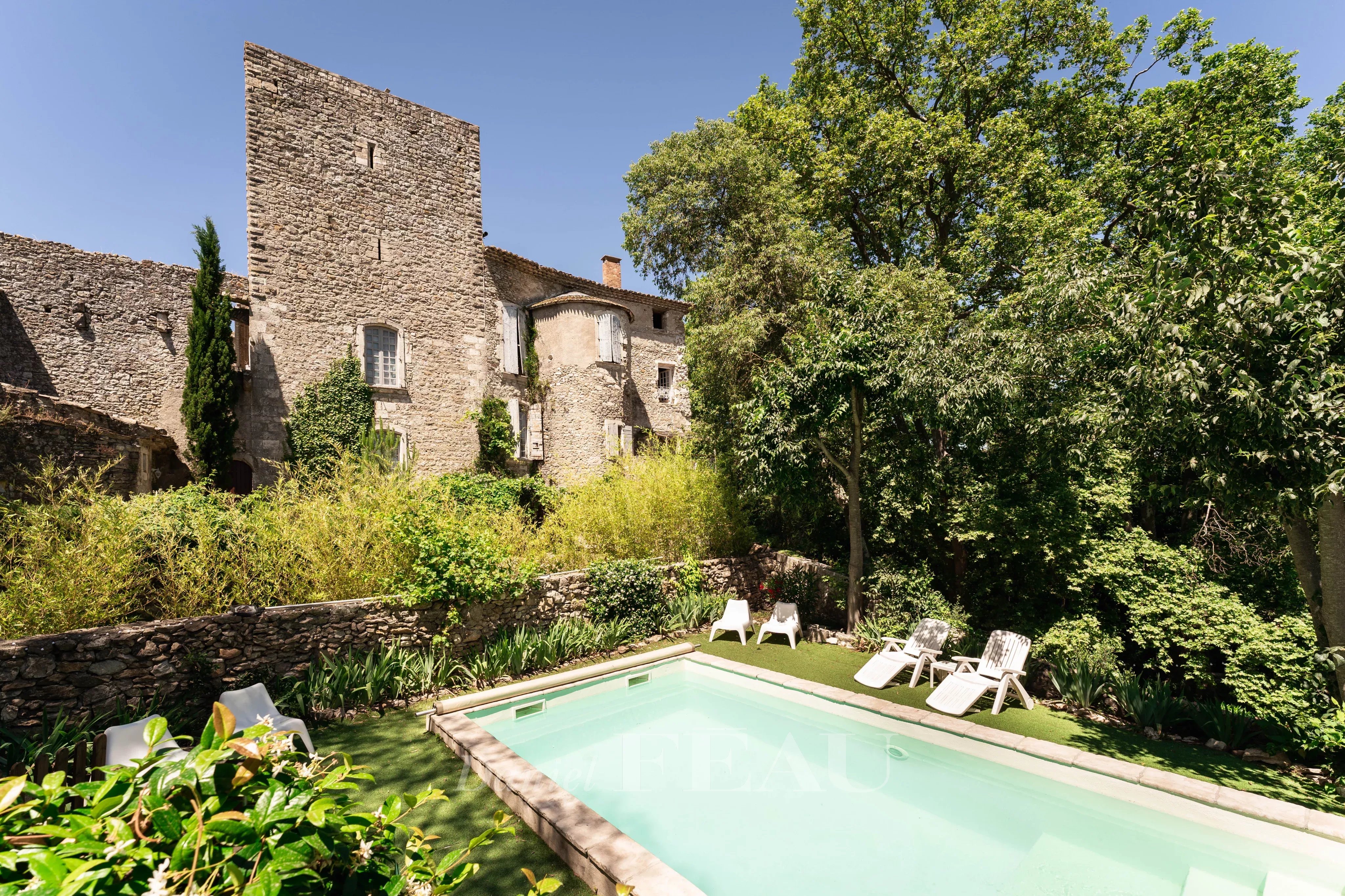 Campagne d'Uzès - Maison de village avec jardin