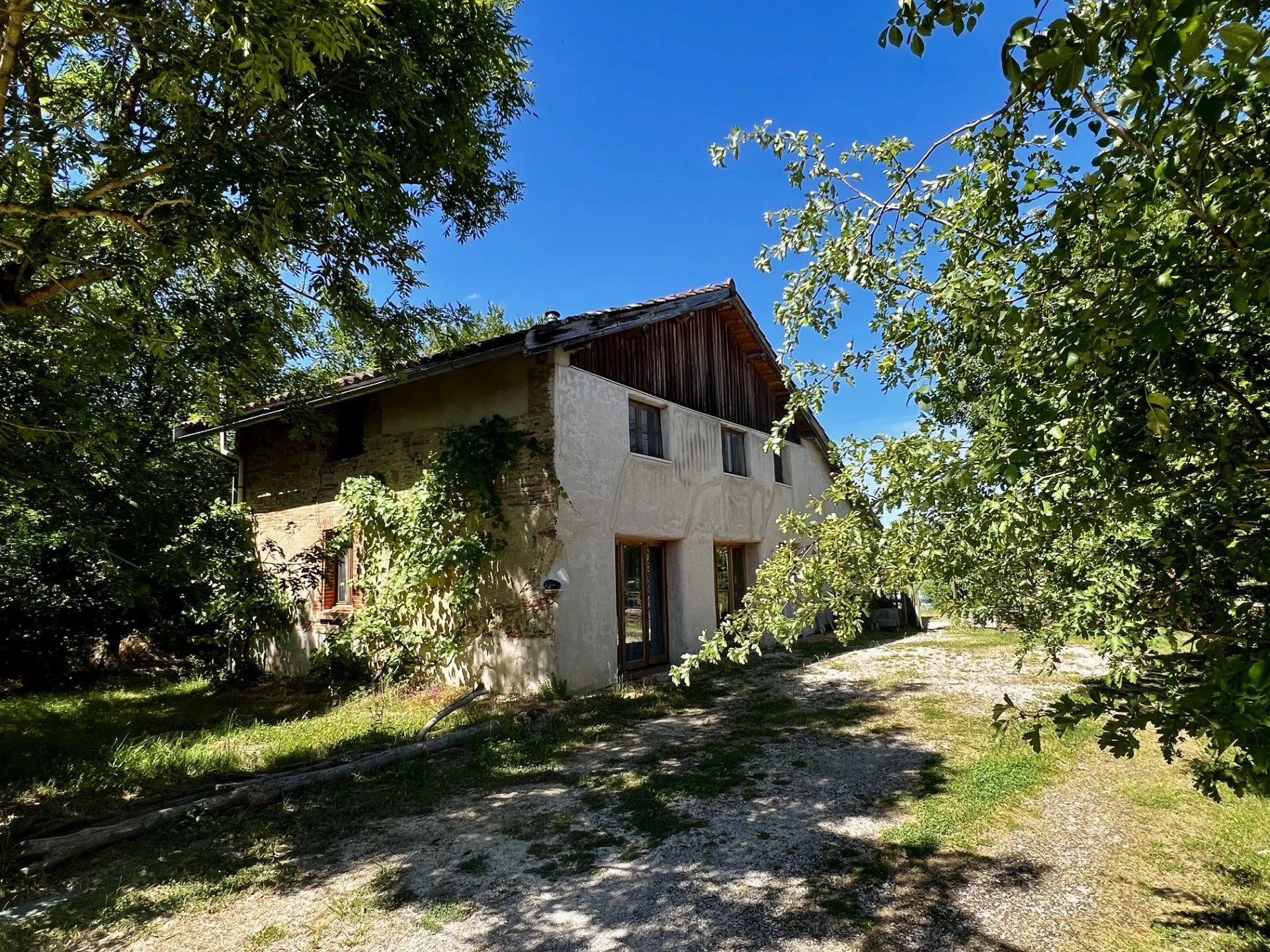 Maison écologique sur 3021 m² arborés