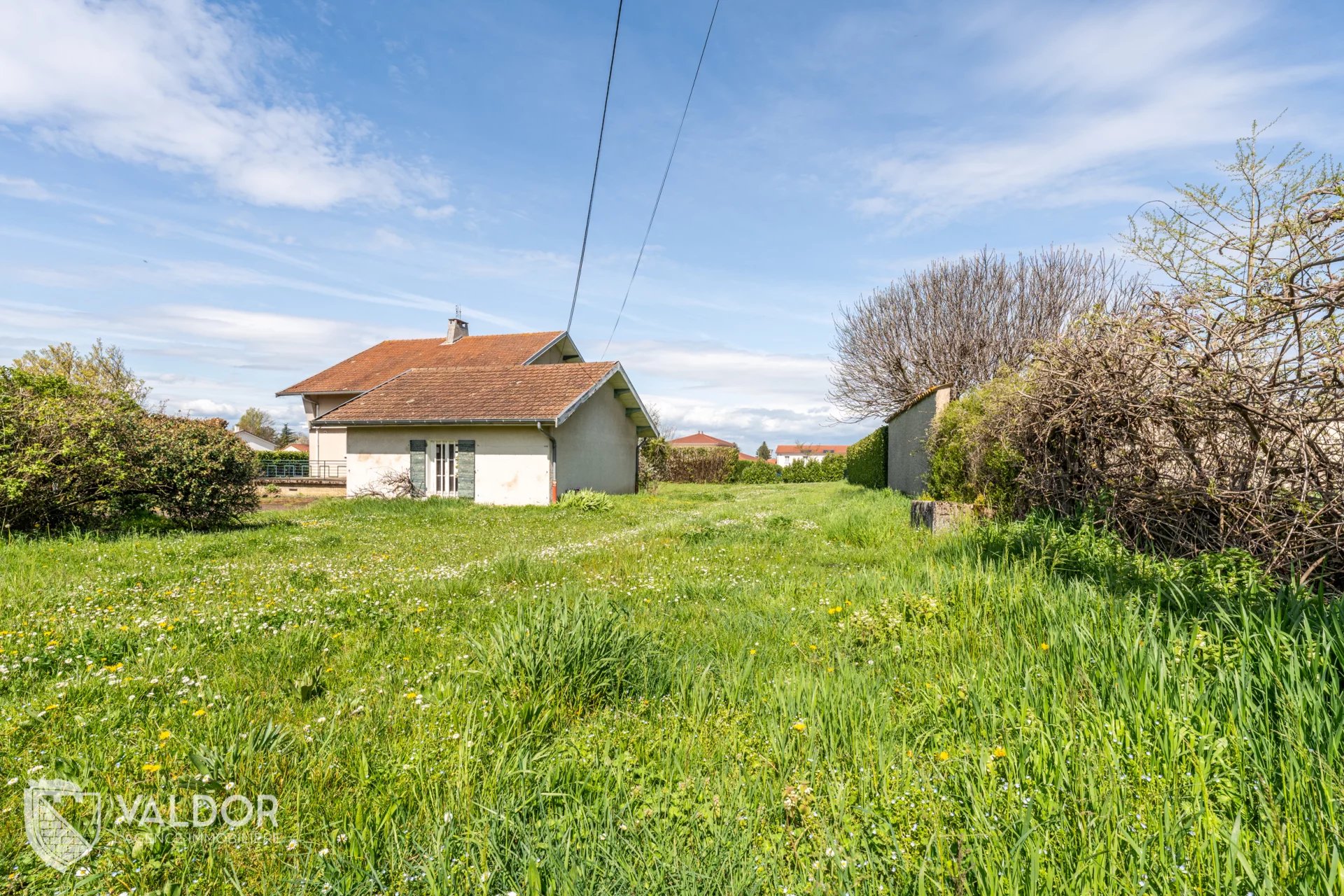 Terrain à bâtir de 439m² avec bâti existant