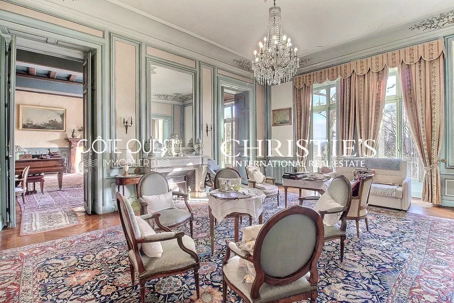 8 Bedroom Villa/Townhouse's Image 3