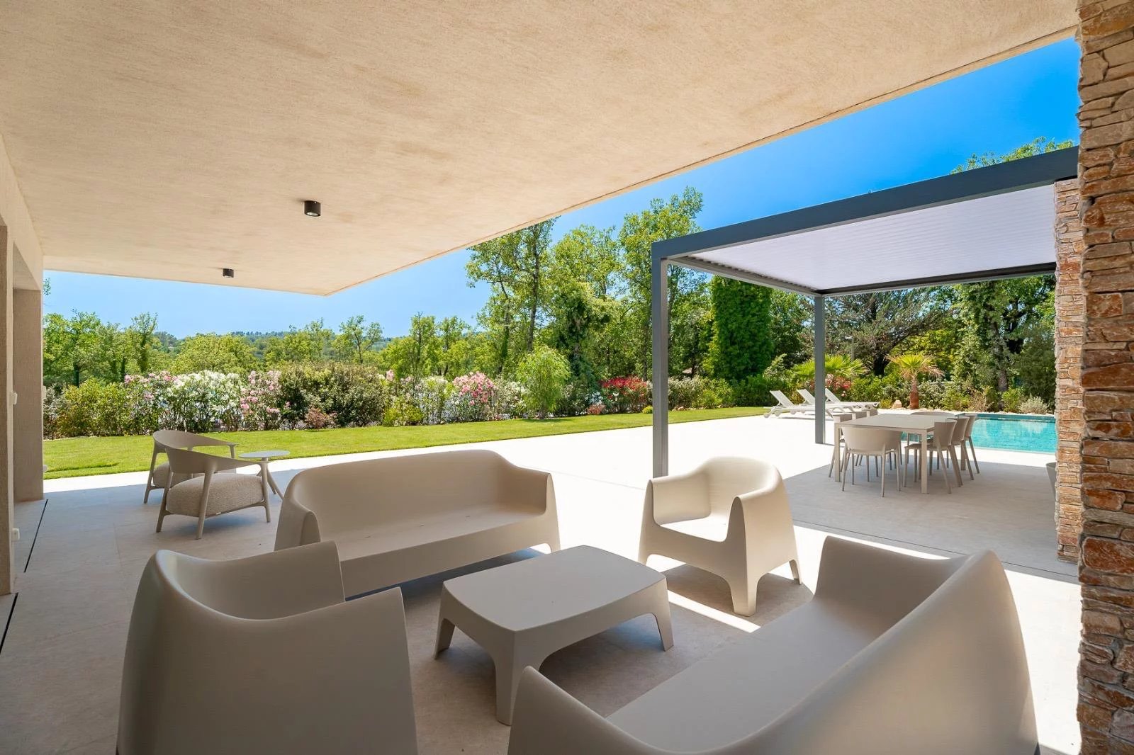 Stunning new built property in the domaine of Terre Blanche - Tourrettes