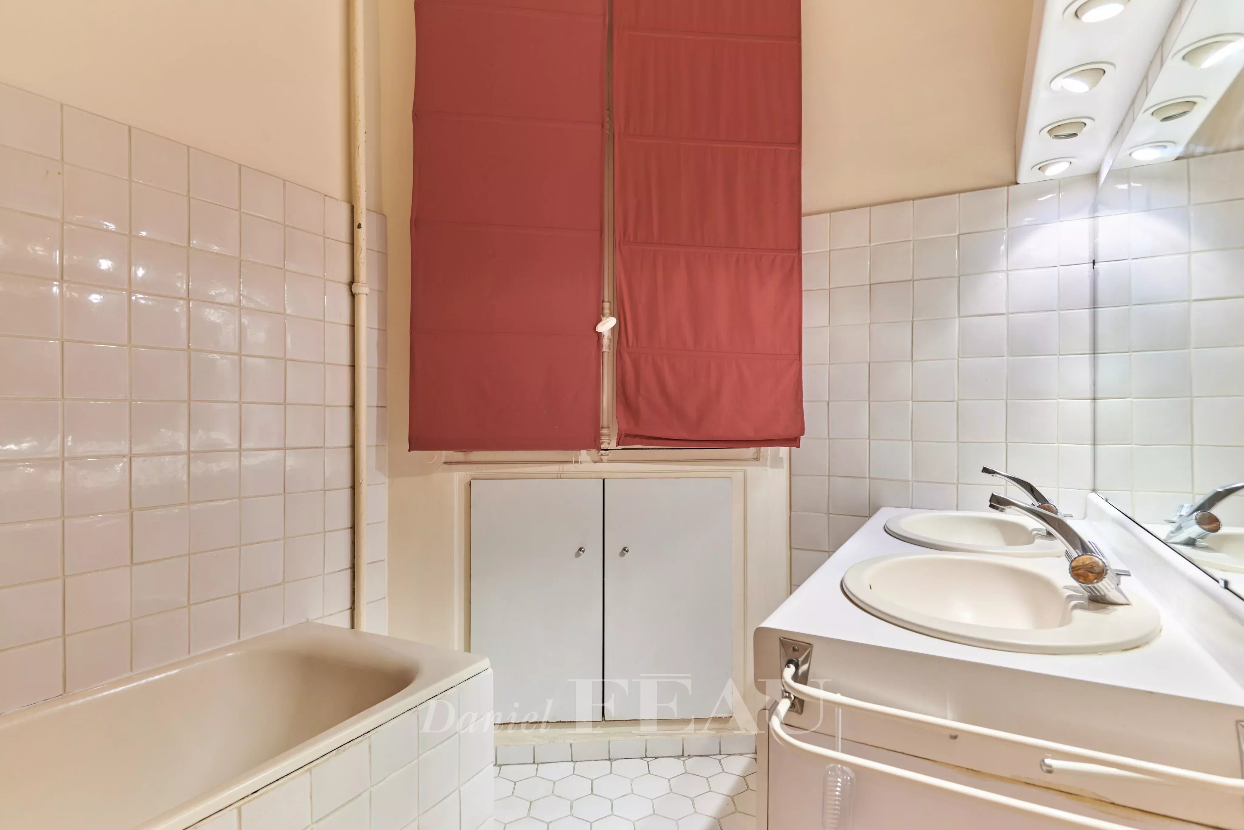 Sale Apartment Paris 16th