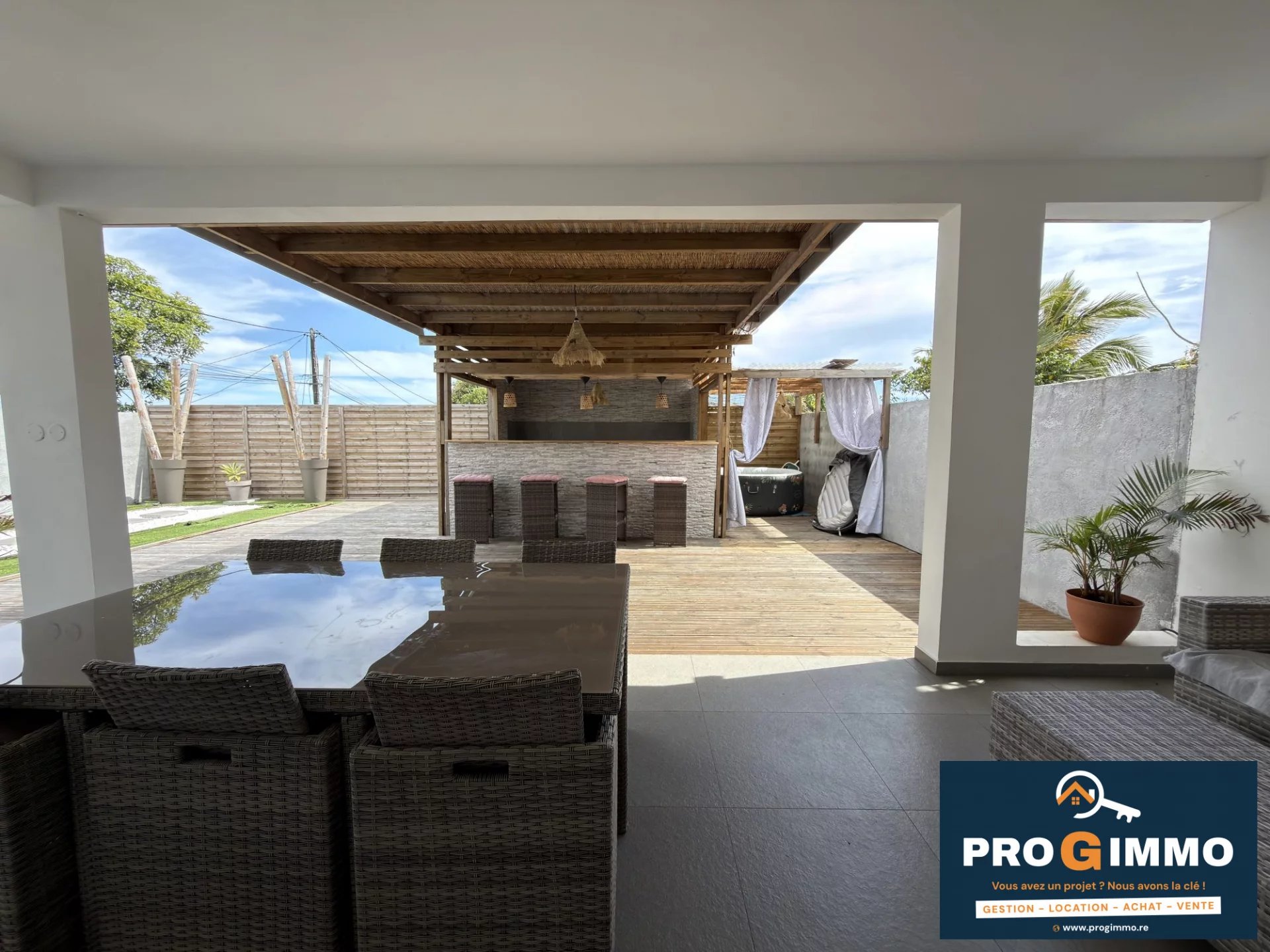 VILLA F4 VUE MER & MONTAGNE – À SAINT-JOSEPH