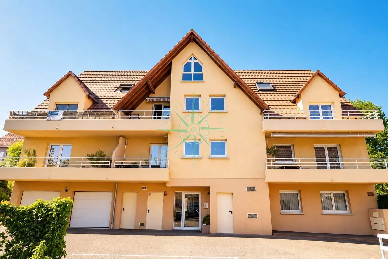 À VENDRE – Superbe duplex lumineux avec terrasse – Dernier étage – Garage + 3 parkings