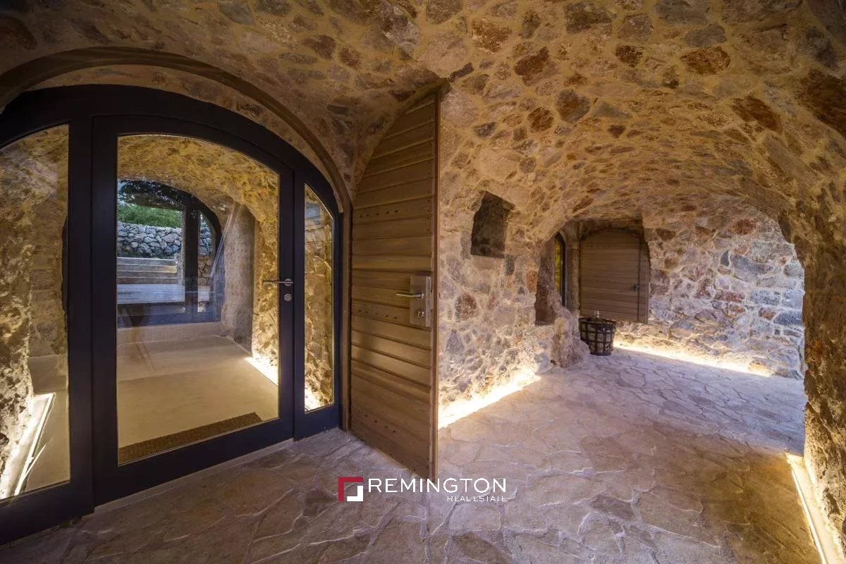 5 Bedroom Villa/Townhouse's Image 9