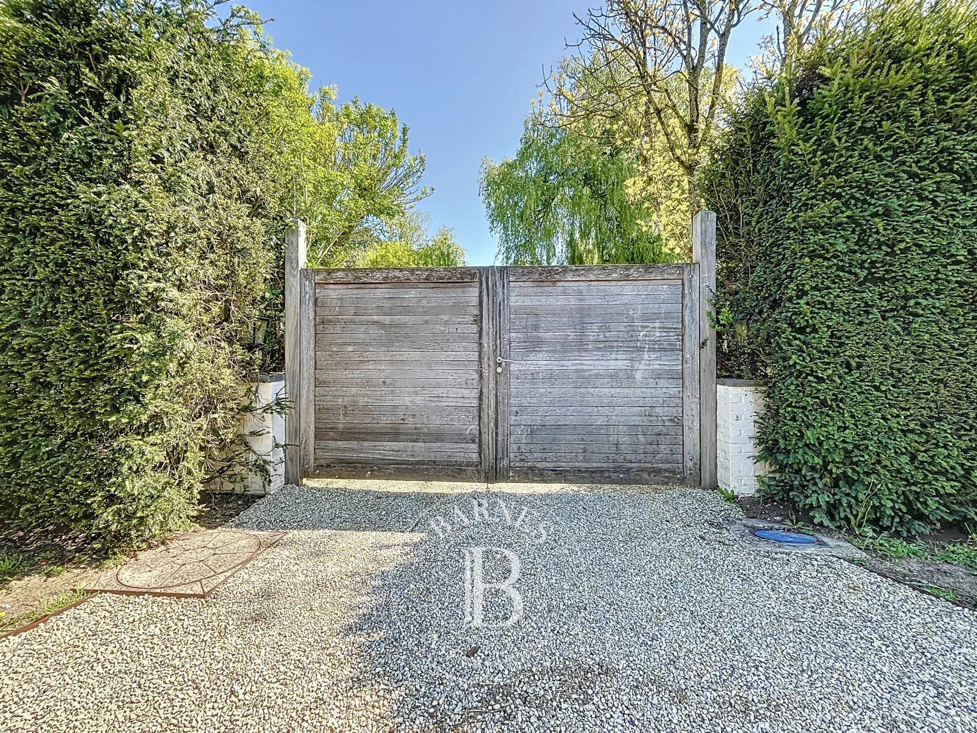 Barbizon - Charming concierge with independent entrance