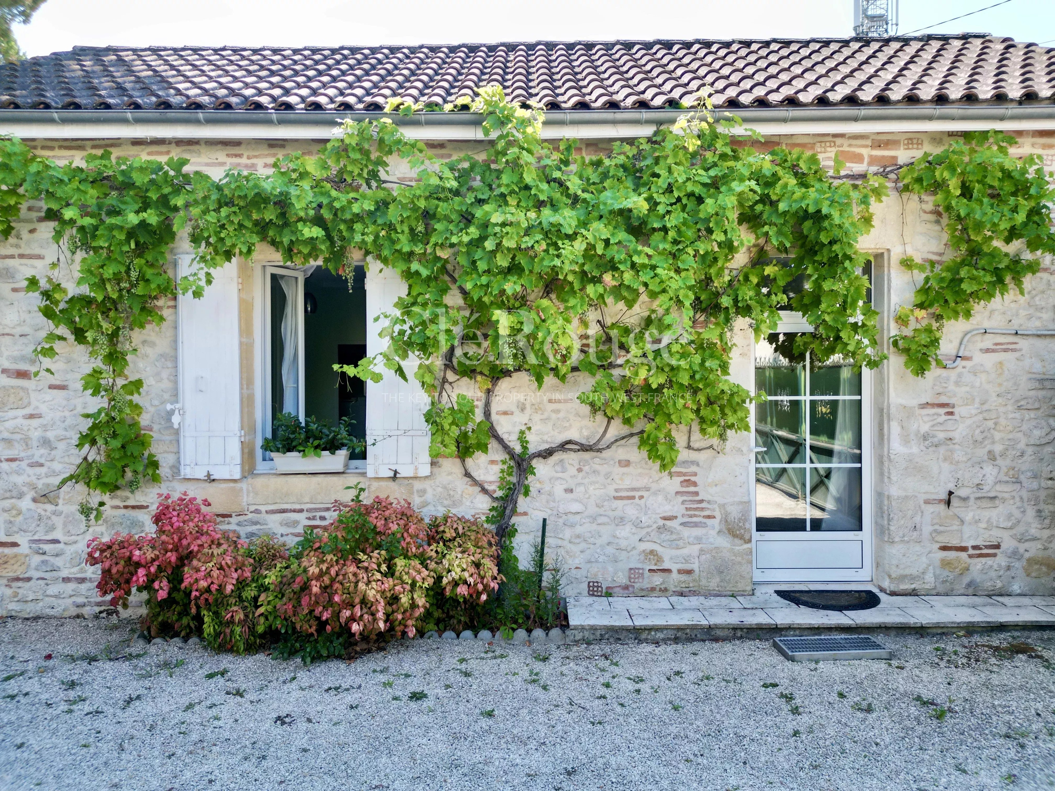 Au coeur d'Agen  Élégante demeure en pierre avec gîte, piscine et la liberté de créer, d'y vivre ou de louer.