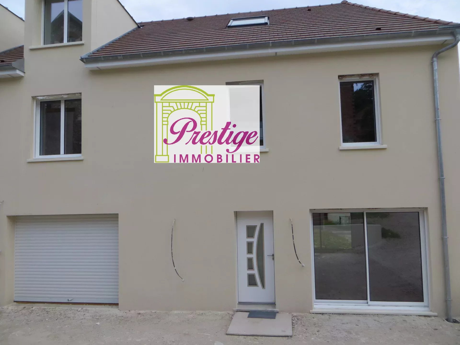 LE MESNIL LE ROI (proche commerces)