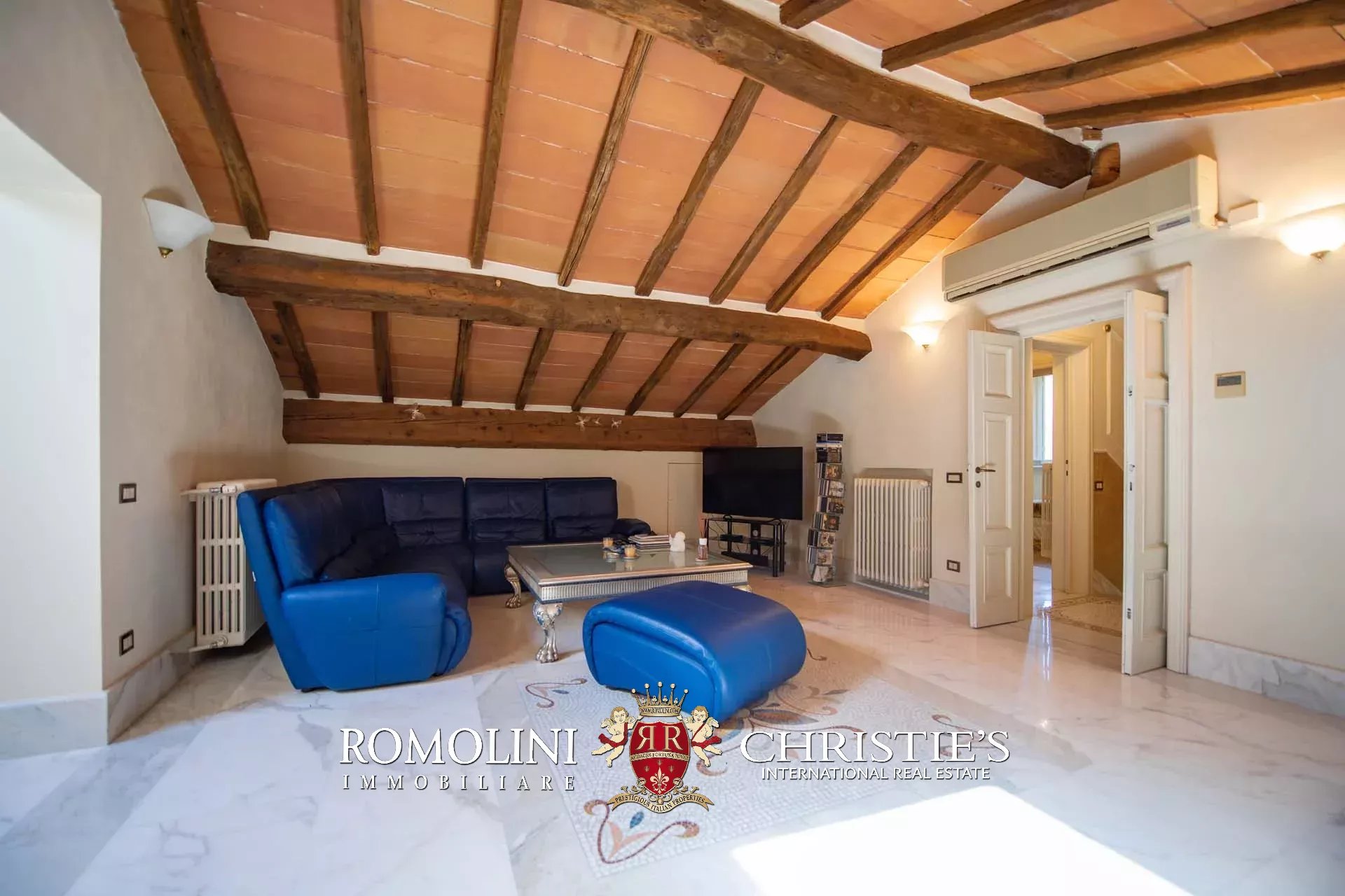 8 Bedroom Villa/Townhouse's Image 36