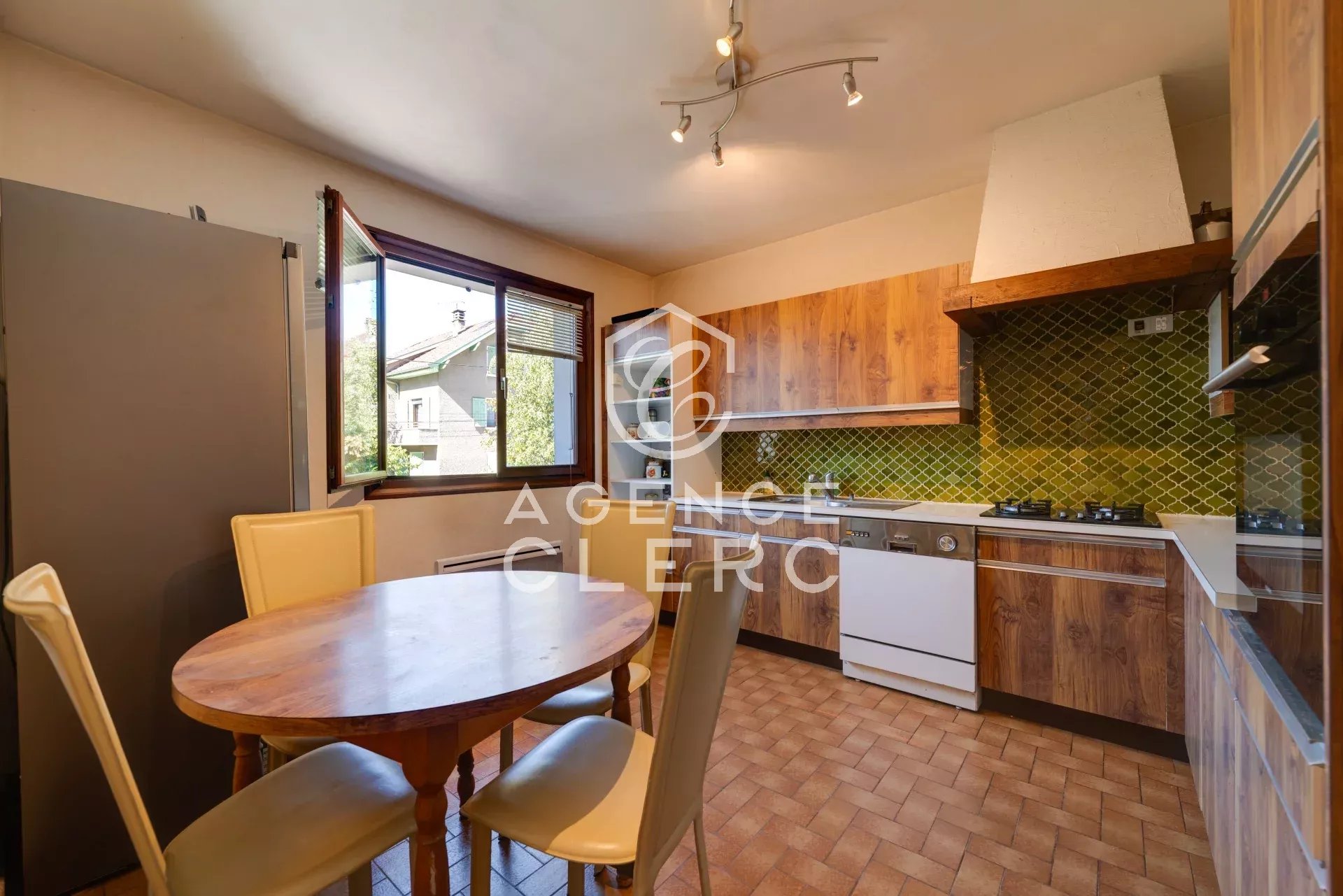 4 Bedroom Villa/Townhouse's Image 5