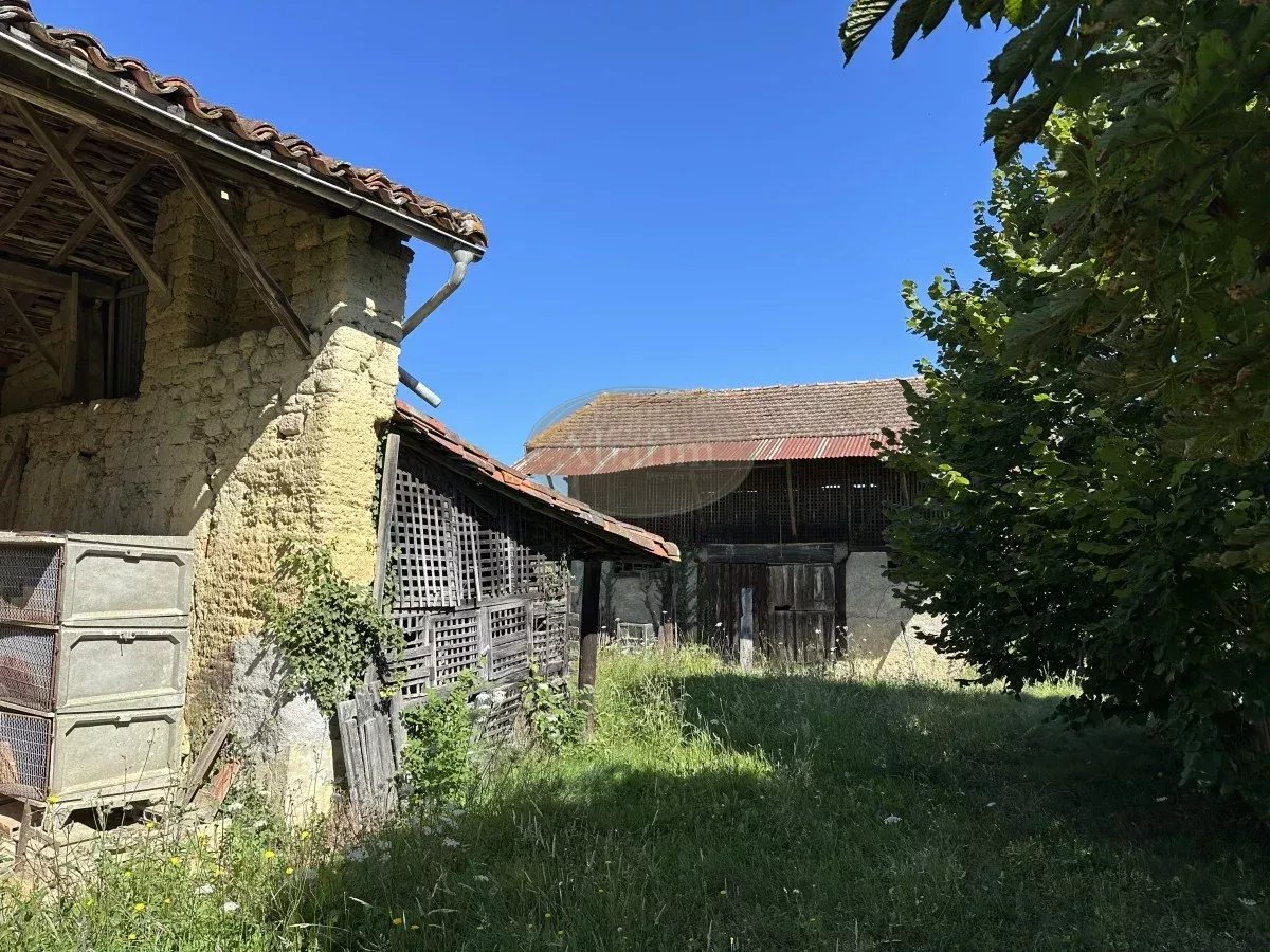 Maison à rénover, dépendances, jardin - Photo 3