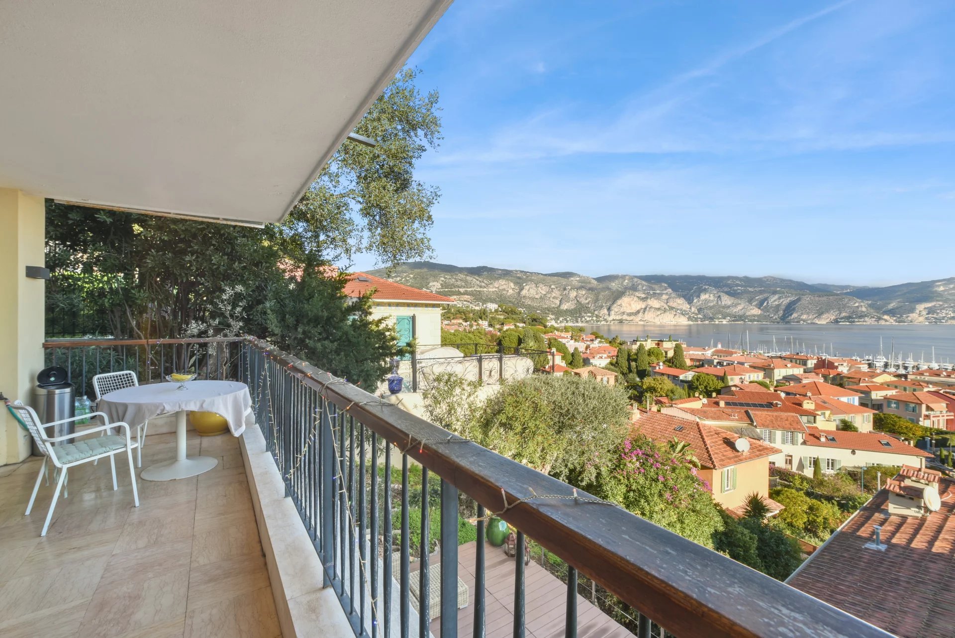 Dual apartment opportunity with open sea view, 41 m² of terraces, garage and parking