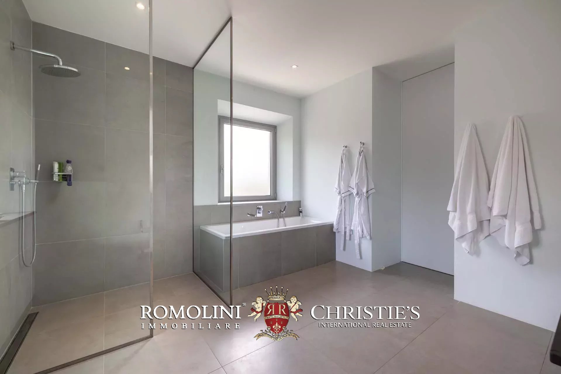 7 Bedroom Villa/Townhouse's Image 109