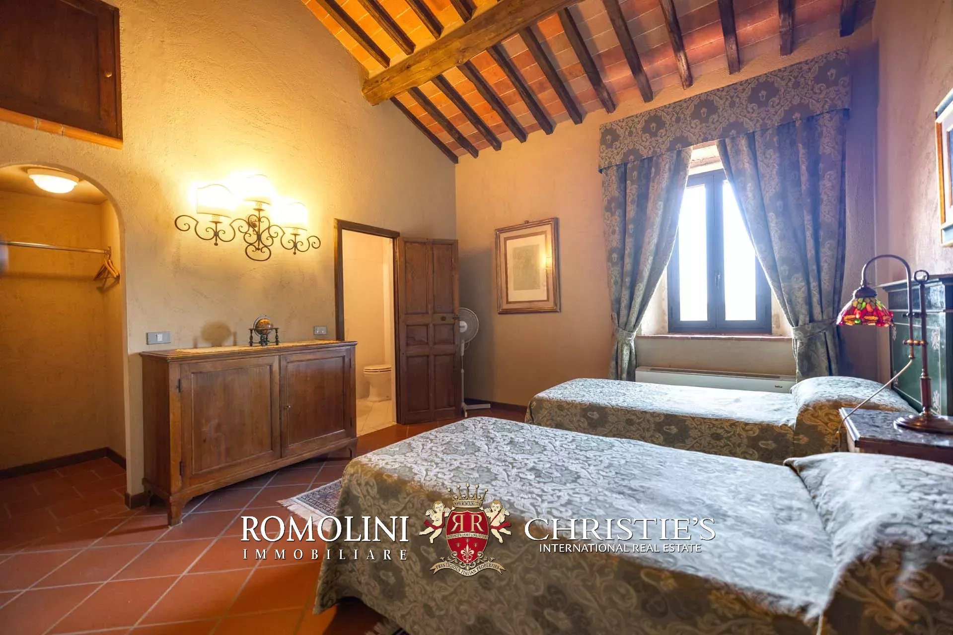10 Bedroom Villa/Townhouse's Image 61