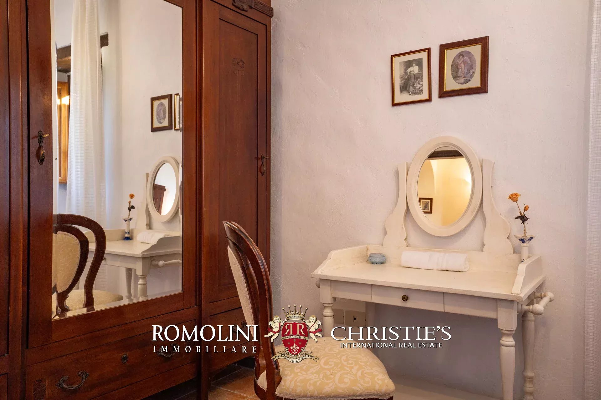 7 Bedroom Villa/Townhouse's Image 47