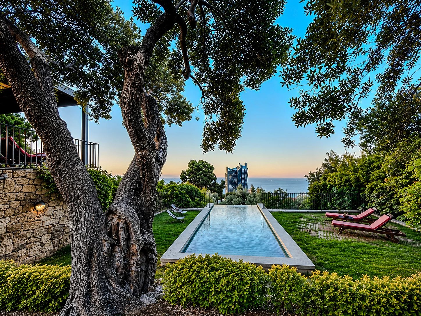 LIMITROPHE MONACO - BEAUSOLEIL - VILLA VUE MER ET MONACO- PISCINE -JARDIN