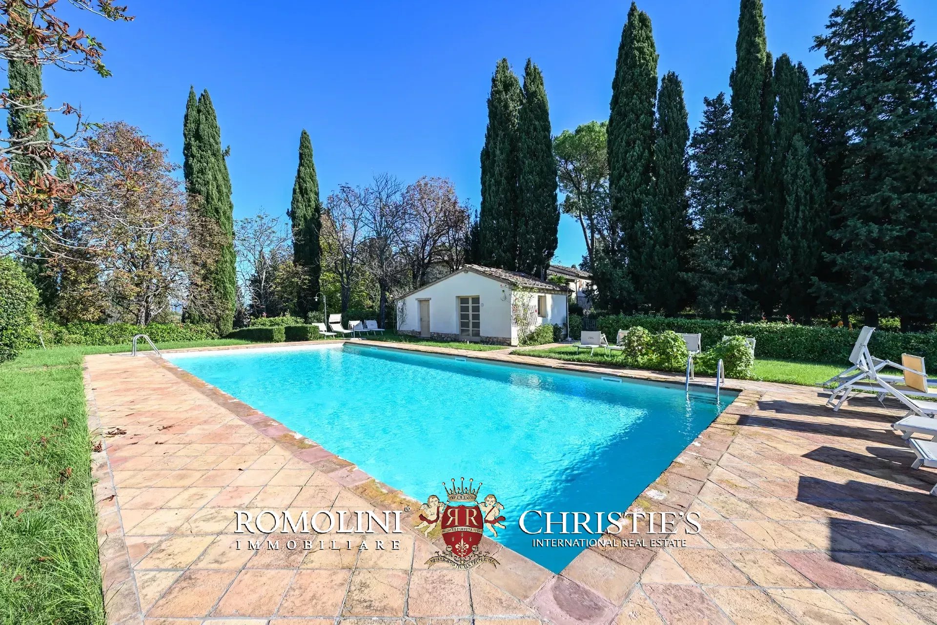35 Bedroom Vineyard's Image 9