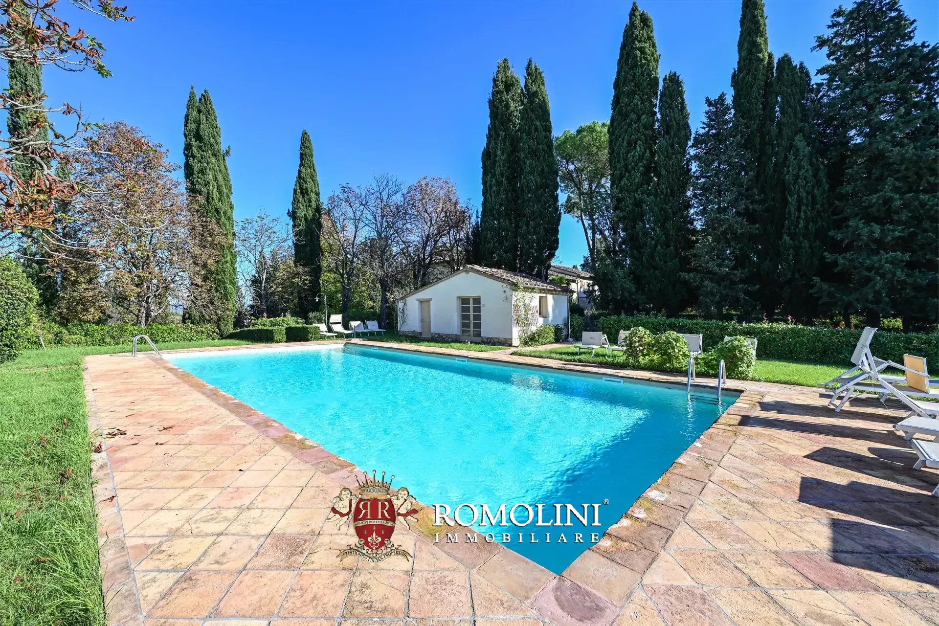 35 Bedroom Vineyard's Image 9
