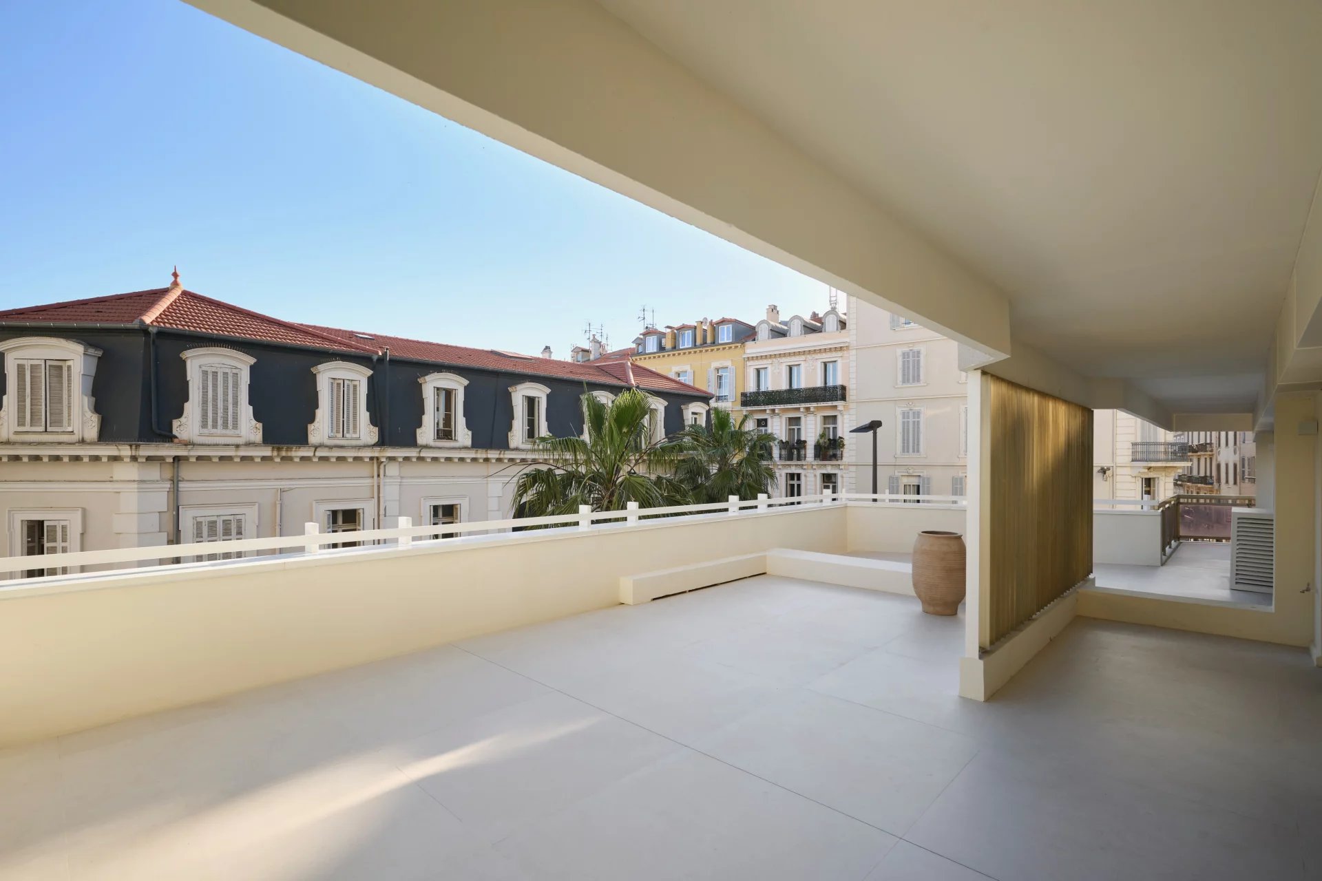 Cannes Banane sale flat 4 rooms terrace 77m² South