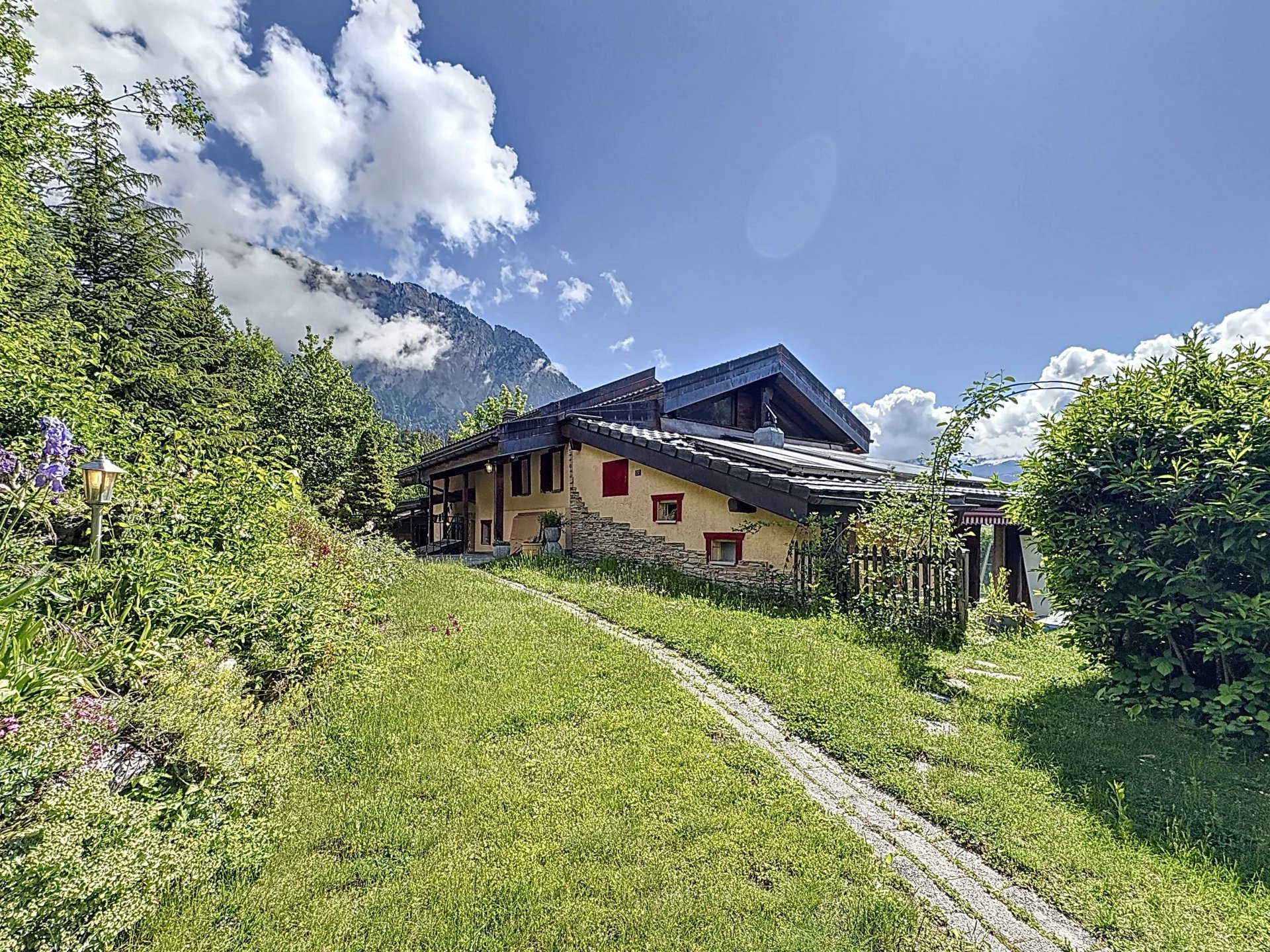 Splendide villa individuelle avec vue panoramique et calme absolu à Chamoson