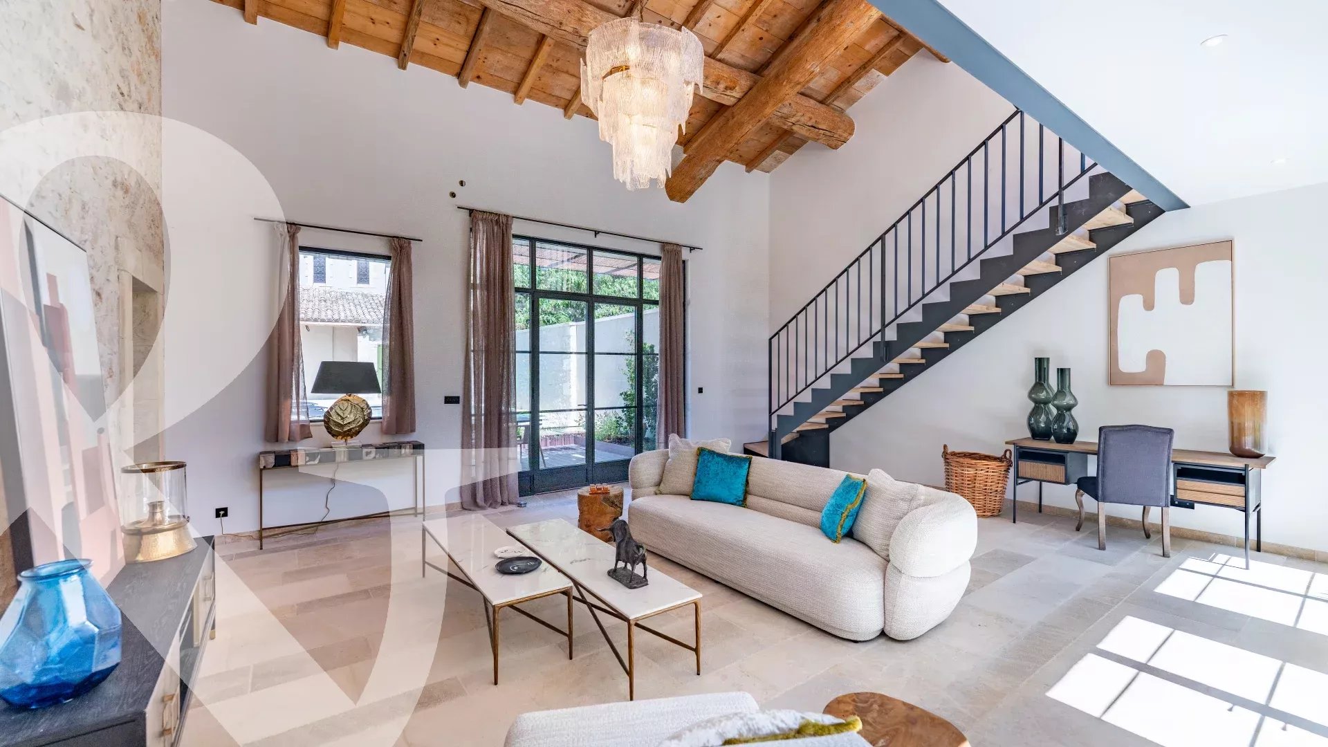 UN BIEN UNIQUE AVEC VUE SUR L'EGLISE