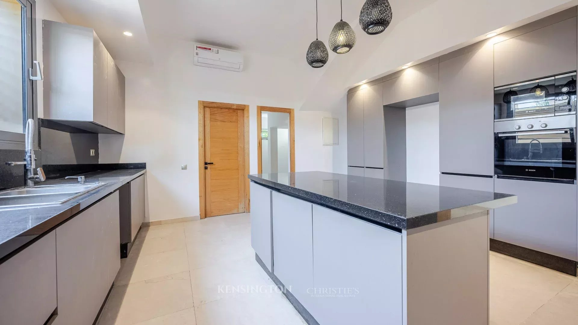 4 Bedroom Villa/Townhouse's Image 12