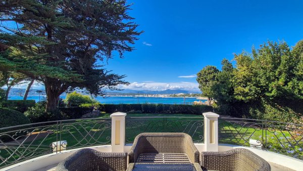 Belle Époque Waterfront Villa Antibes | Iconic Family Legacy Estate — photo 4