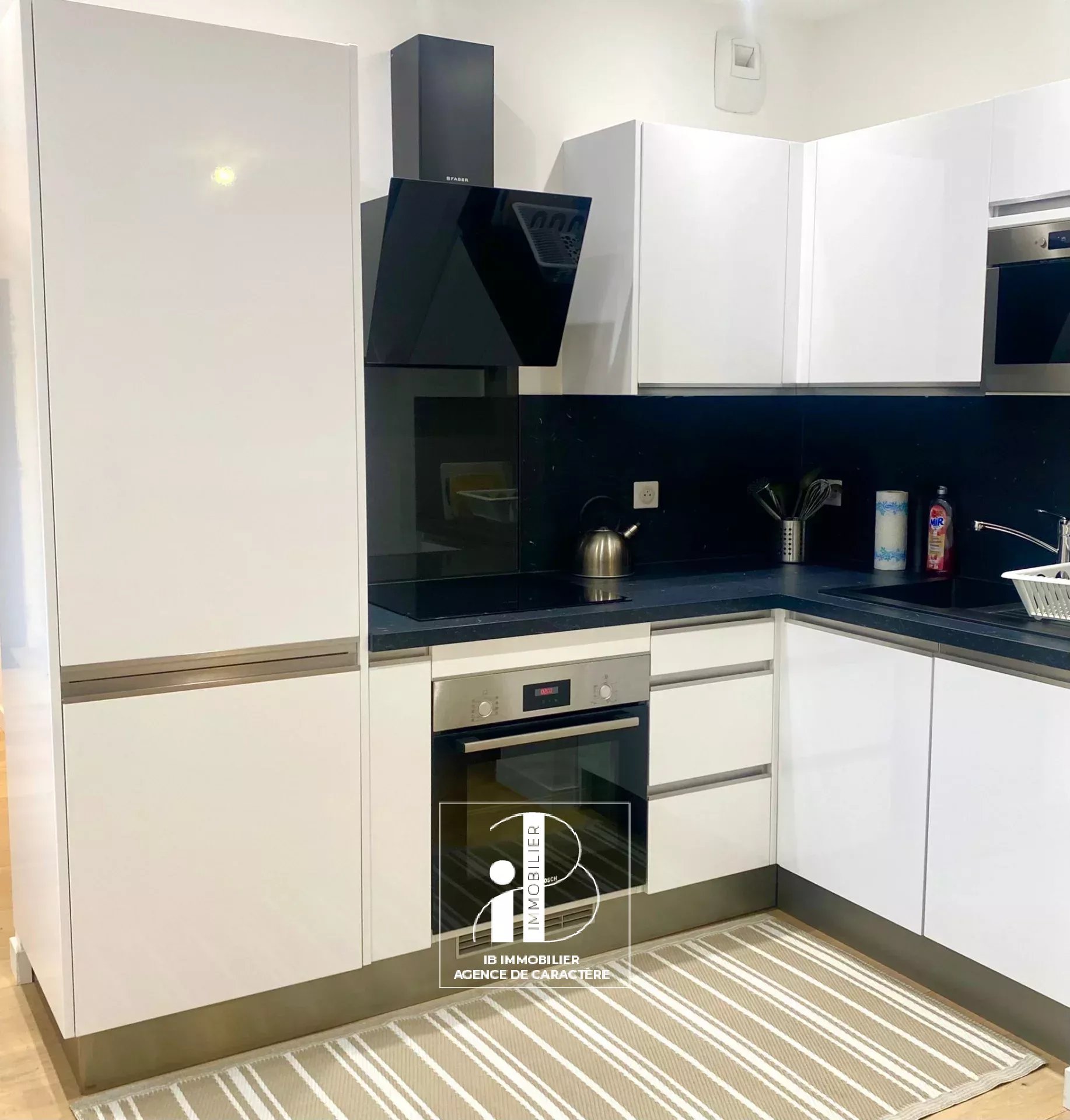 FONTAINEBLEAU NEAR CITY CENTER - INTERNATIONAL COLLEGE AND LYCÉE - PRIVATE Mansion XVIIIth.