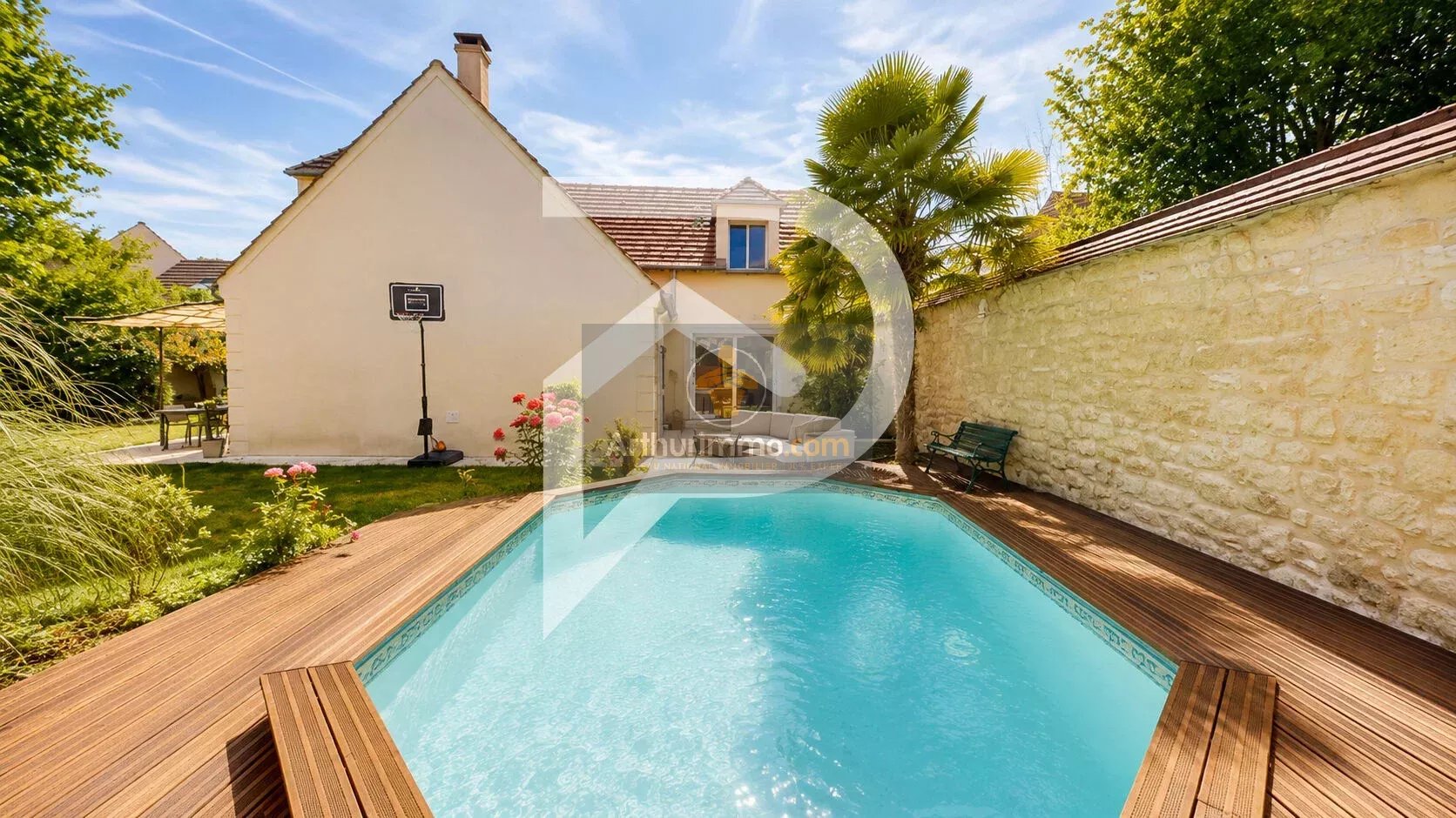 Maison familiale 158 m² avec piscine à Maule