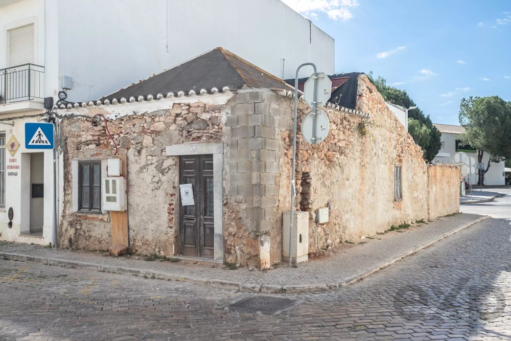 Moradia térrea com projeto aprovado no centro histórico de Tavira