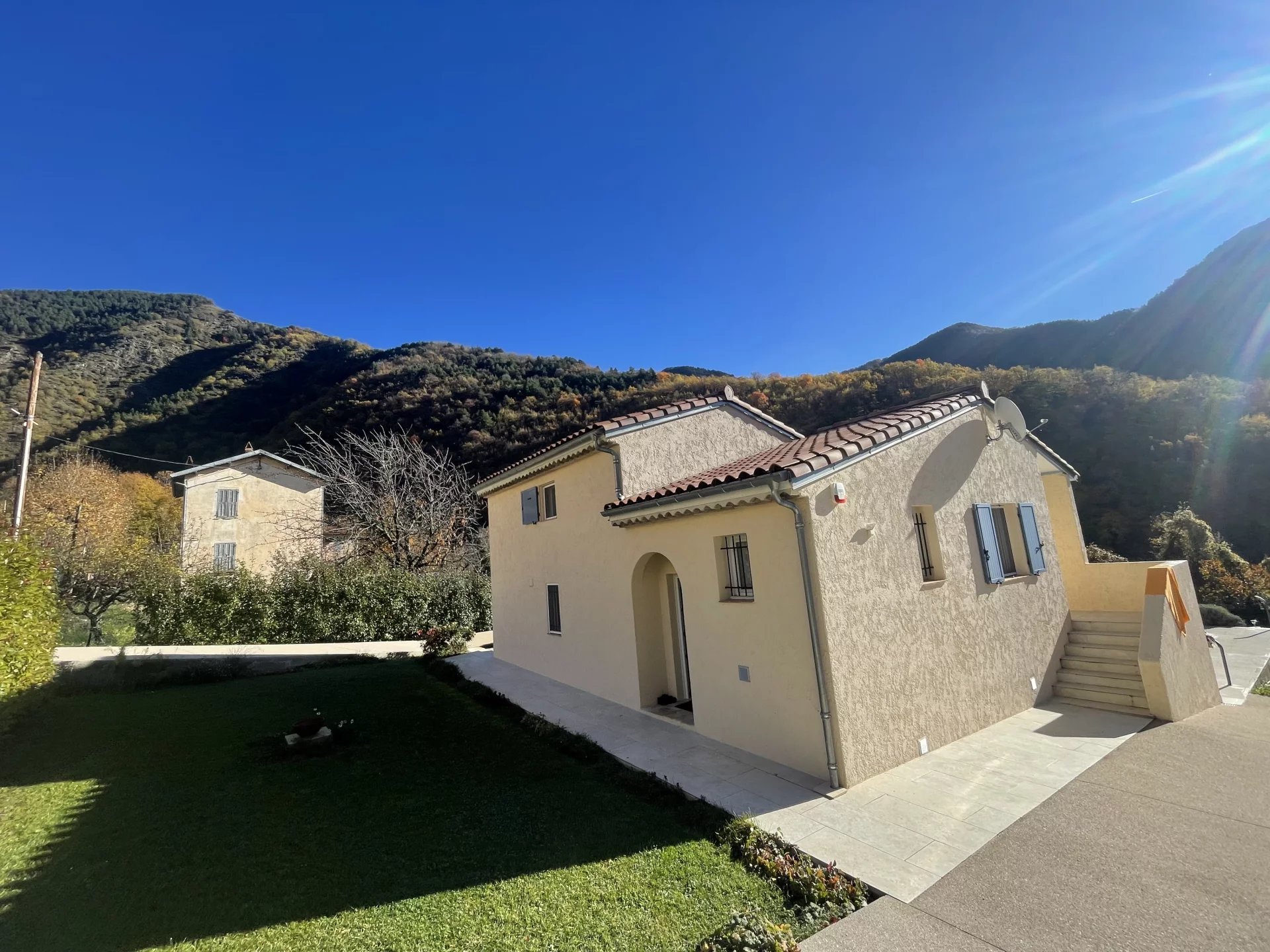 An elegant villa in Moulinet with pool and fireplace