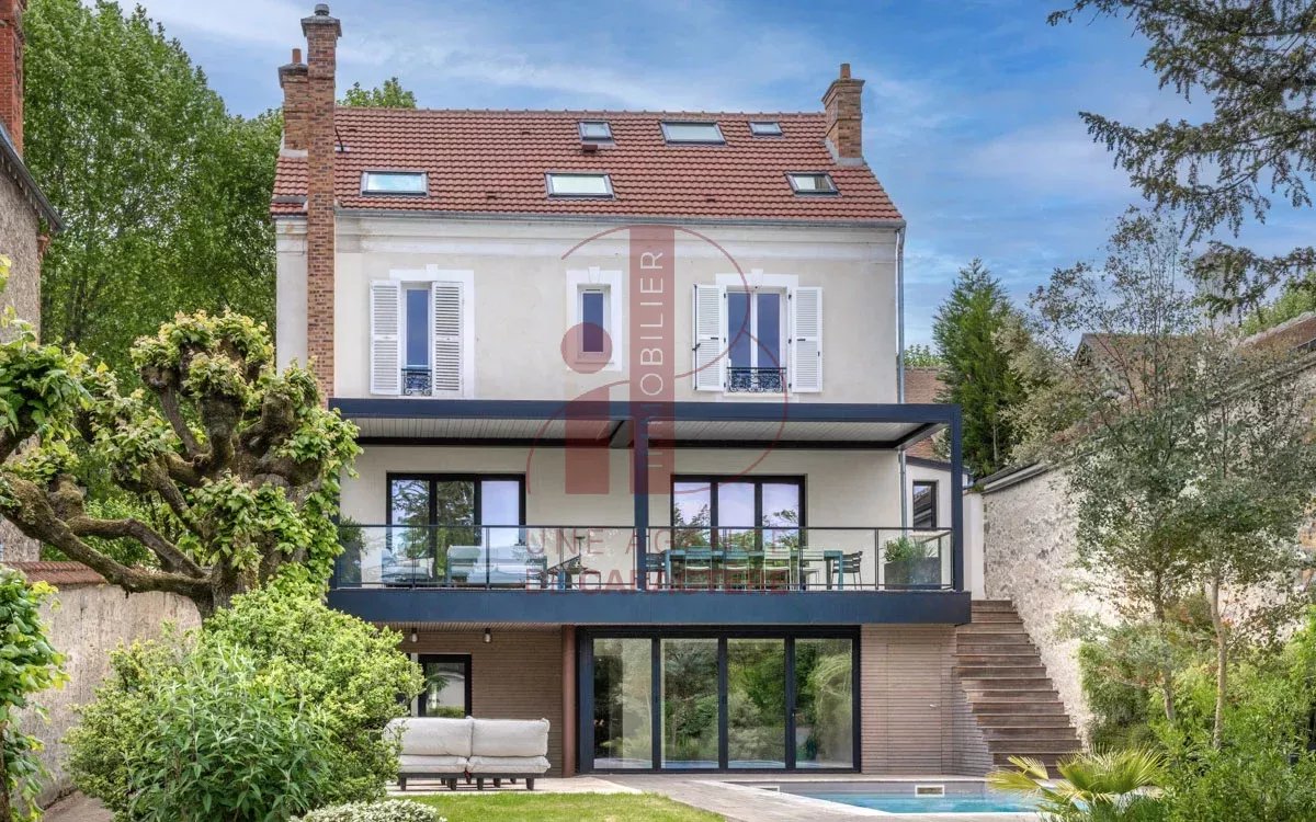 FONTAINEBLEAU - BOURGEOIS PROPERTY 463 m² including GUEST HOUSE of 150 m² - On a LAND of 1415 m².