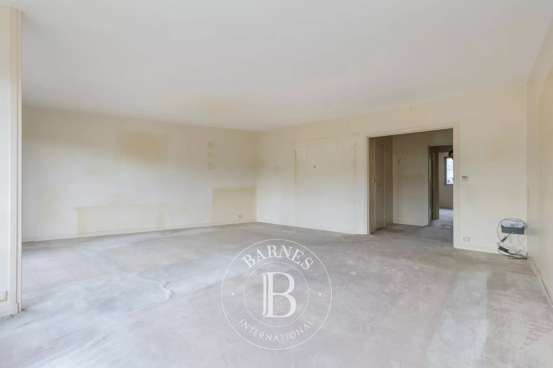Neuilly-Inkermann - 3-room apartment to be renovated - 1 bedroom - Upper floor - Balcony - Unobstructed view - Paster school sector -