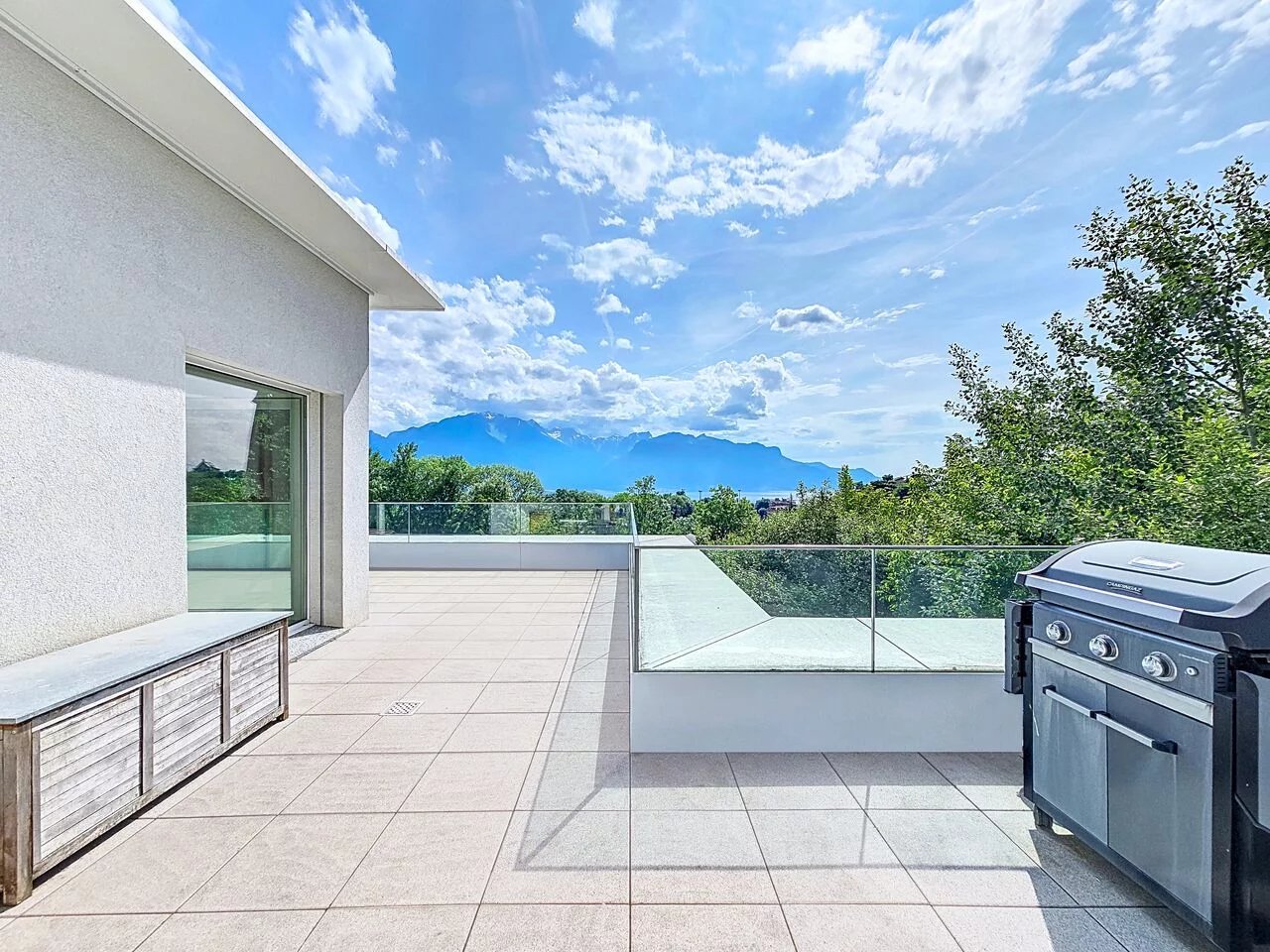 Attique moderne avec terrasse panoramique