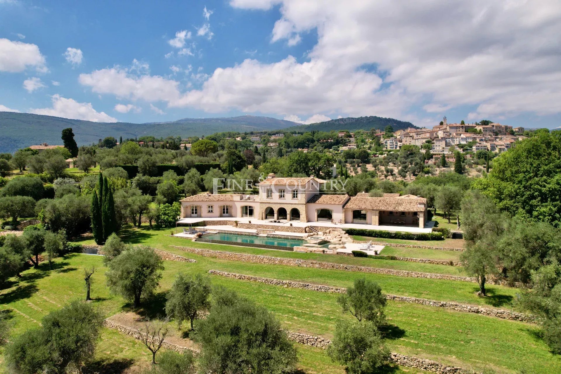 Photo of Villa for sale in Chateauneuf-de-Grasse, Cote d'Azur