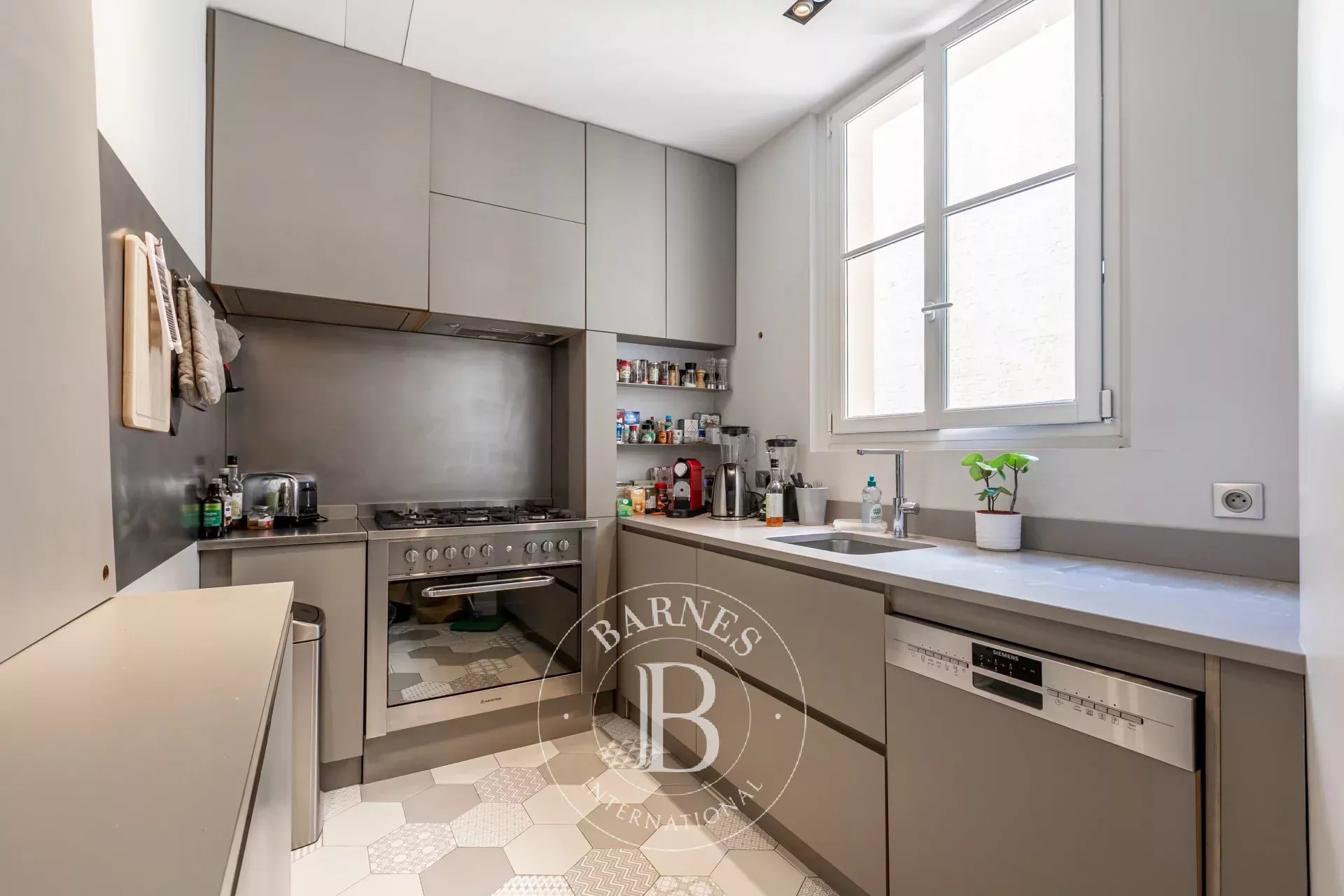 Daire Paris 8ème - picture 6