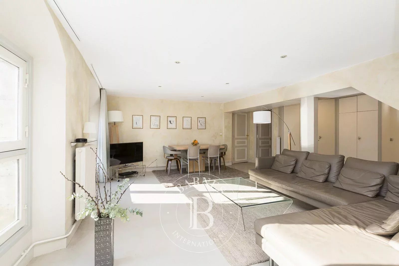 Paris 6 - Théâtre de l'Odéon - spacious renovated two-room apartment - unobstructed views - ideal pied-a-terre - picture 5