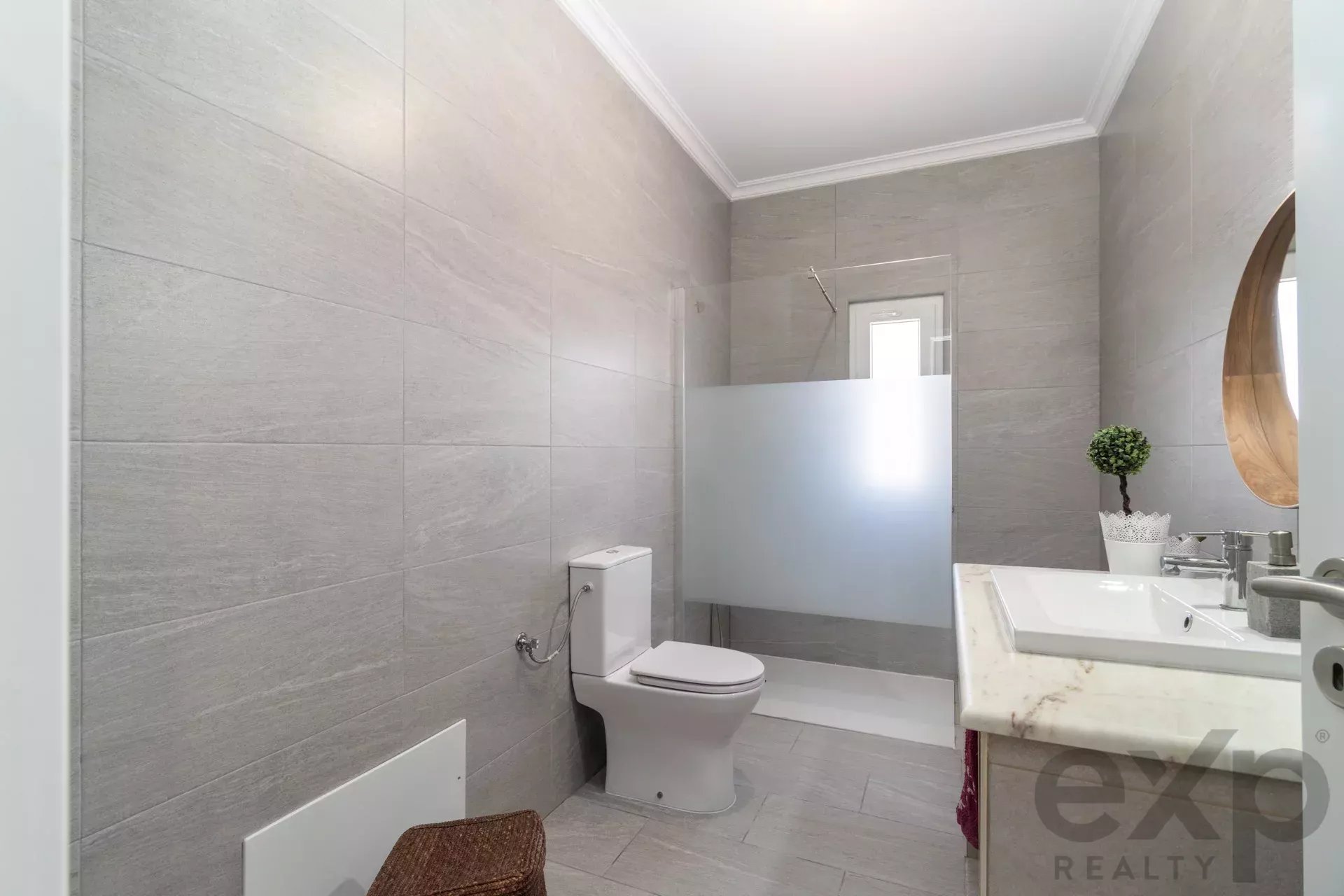 Luxury Equestrian Property + Guest House 85992157 image 56