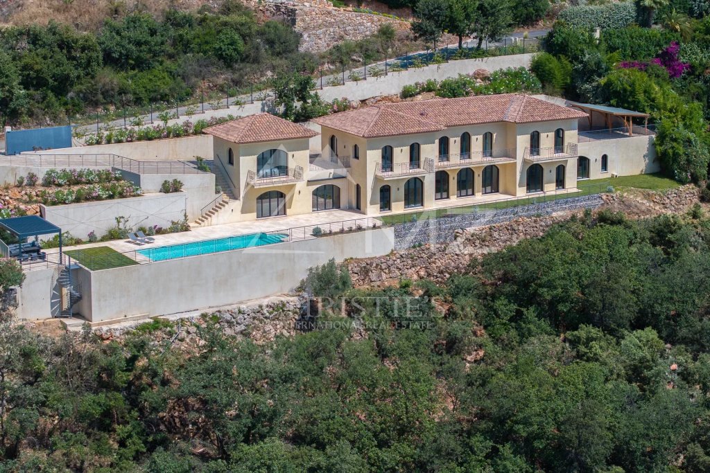 Villa for sale in Speracedes — Modern Luxury Villa in Spéracèdes with Bay of Cannes Views