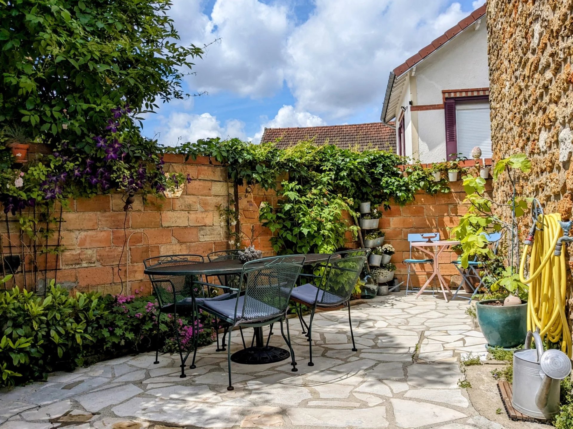 Maison meulière de 4 pièces rénovée avec soins.