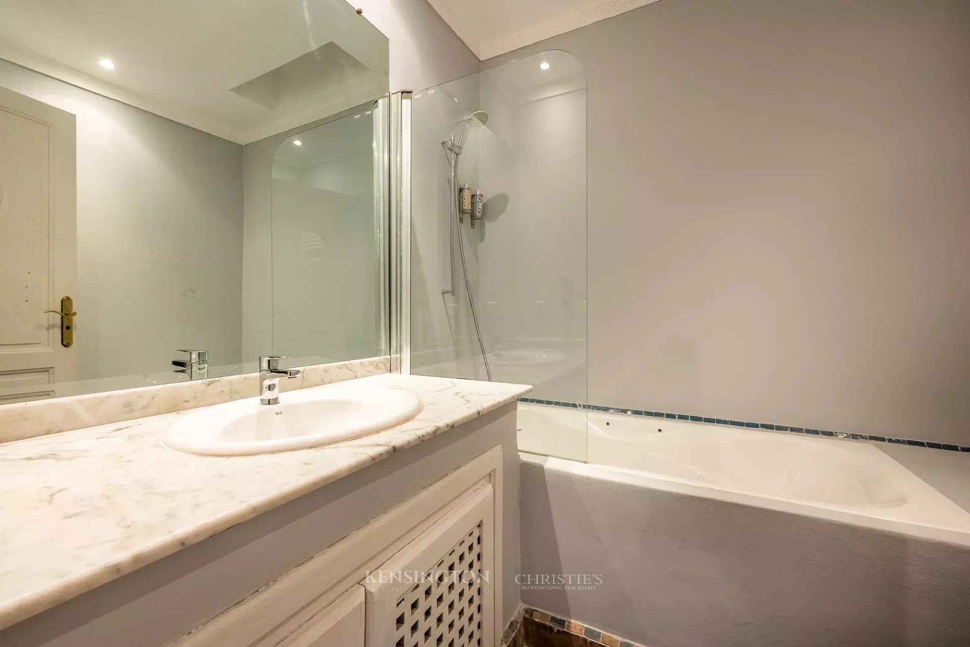 12 Bedroom Villa/Townhouse's Image 11