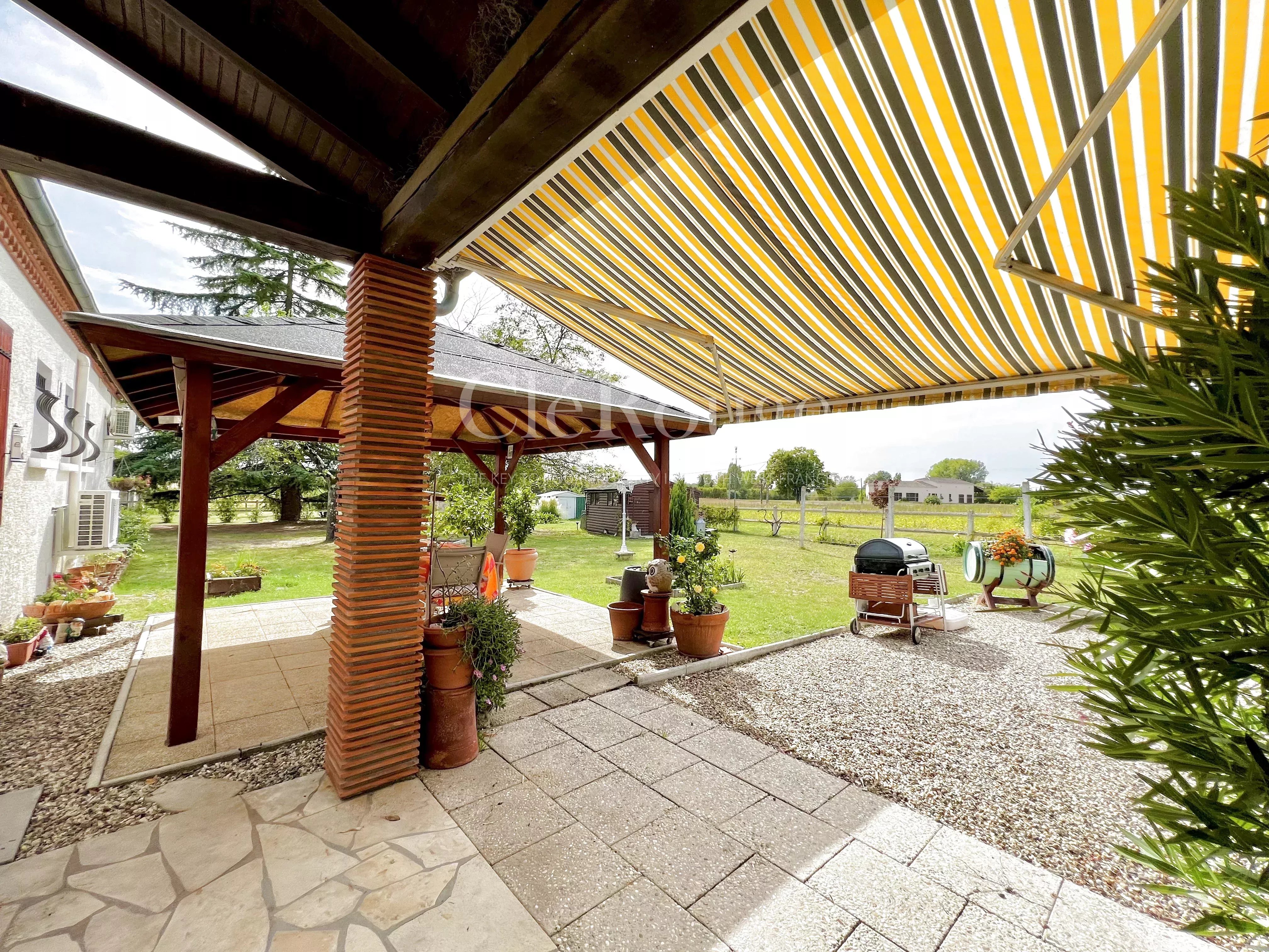 Proche de Duras - Maison de plain-pied avec 3 chambres et un jardin d'environ 2160m².