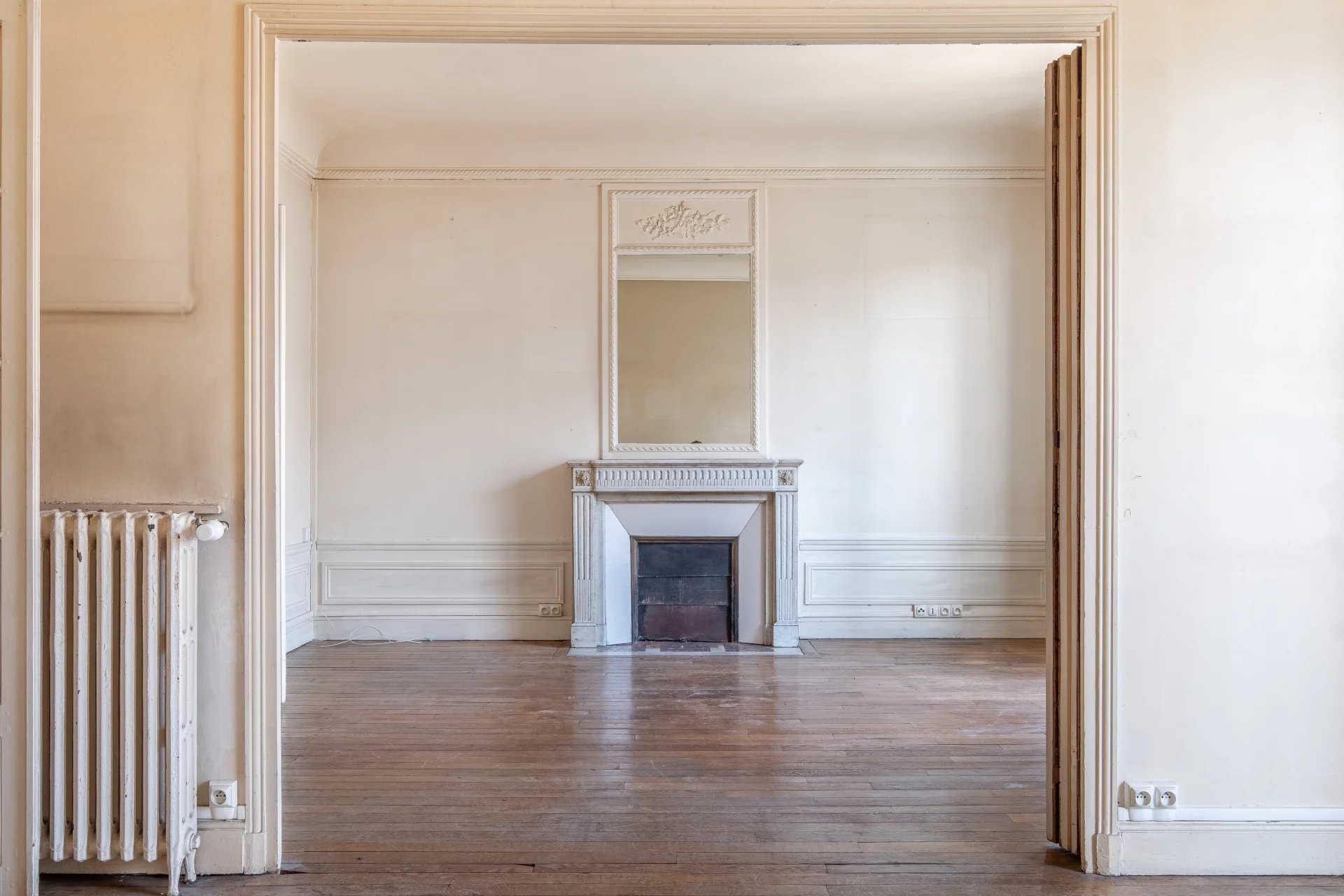 Paris 7th – Cler / Motte-Picquet – Upper Floor – 3 Bedrooms - picture 3