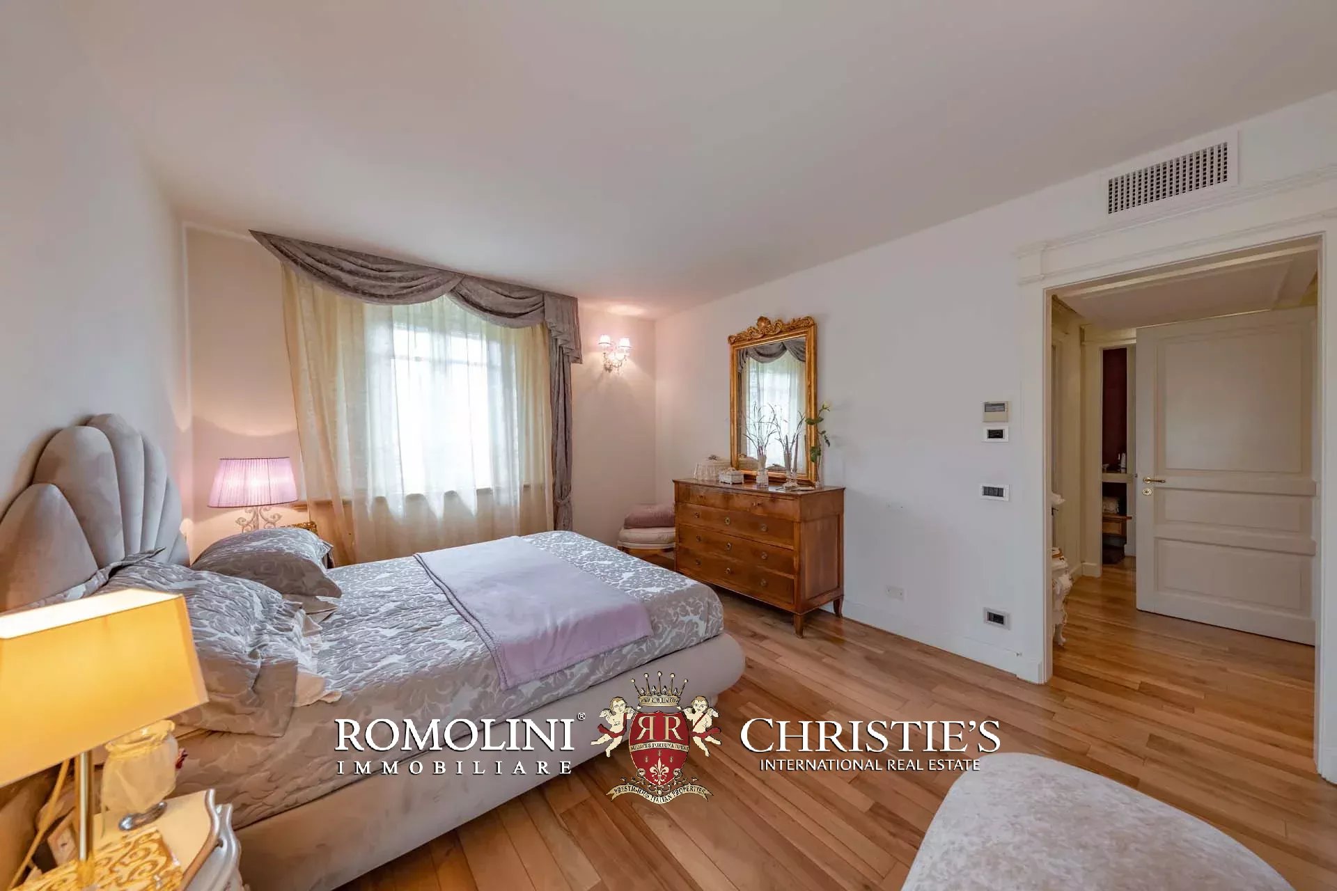 10 Bedroom Villa/Townhouse's Image 52