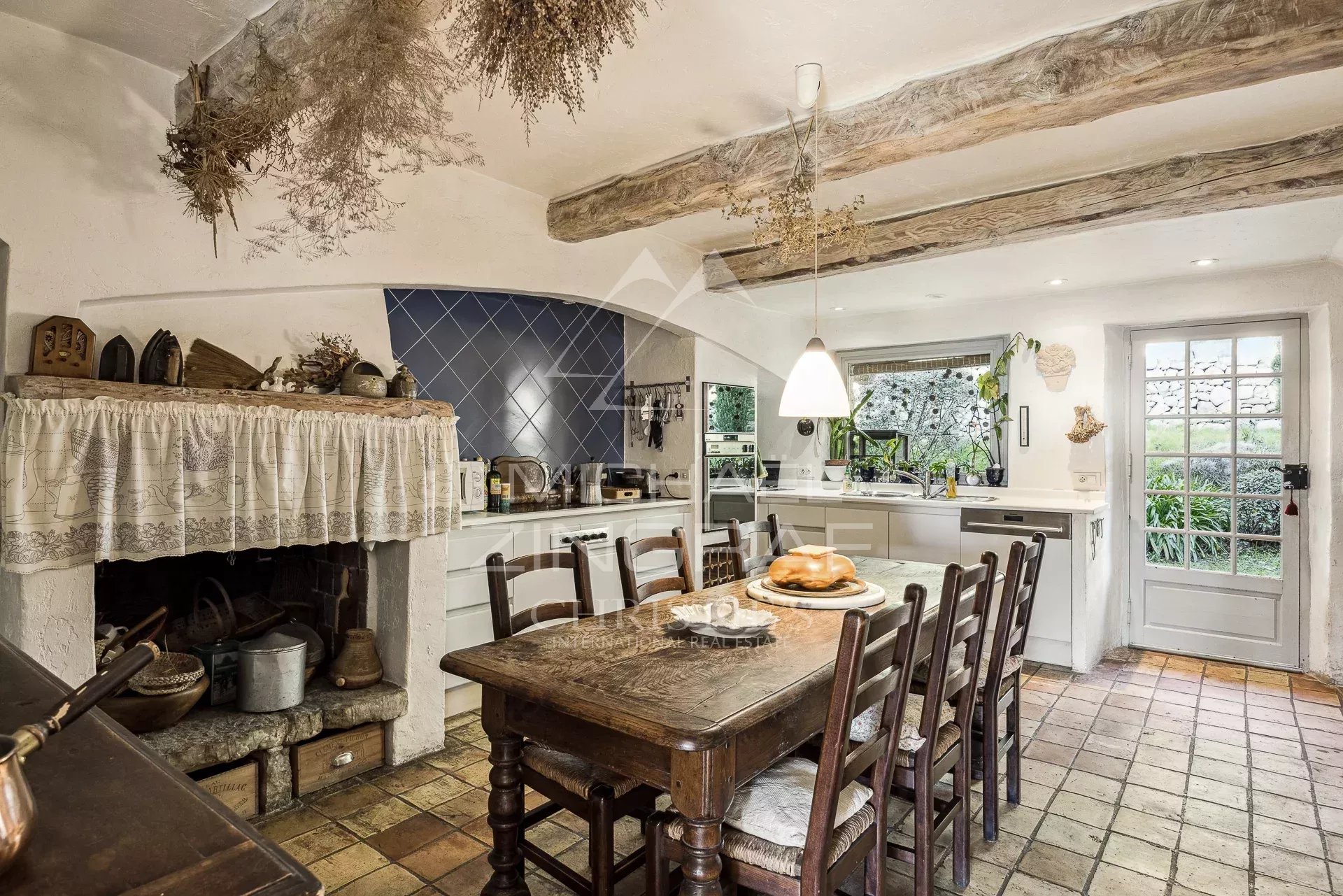 6 Bedroom Villa/Townhouse's Image 5
